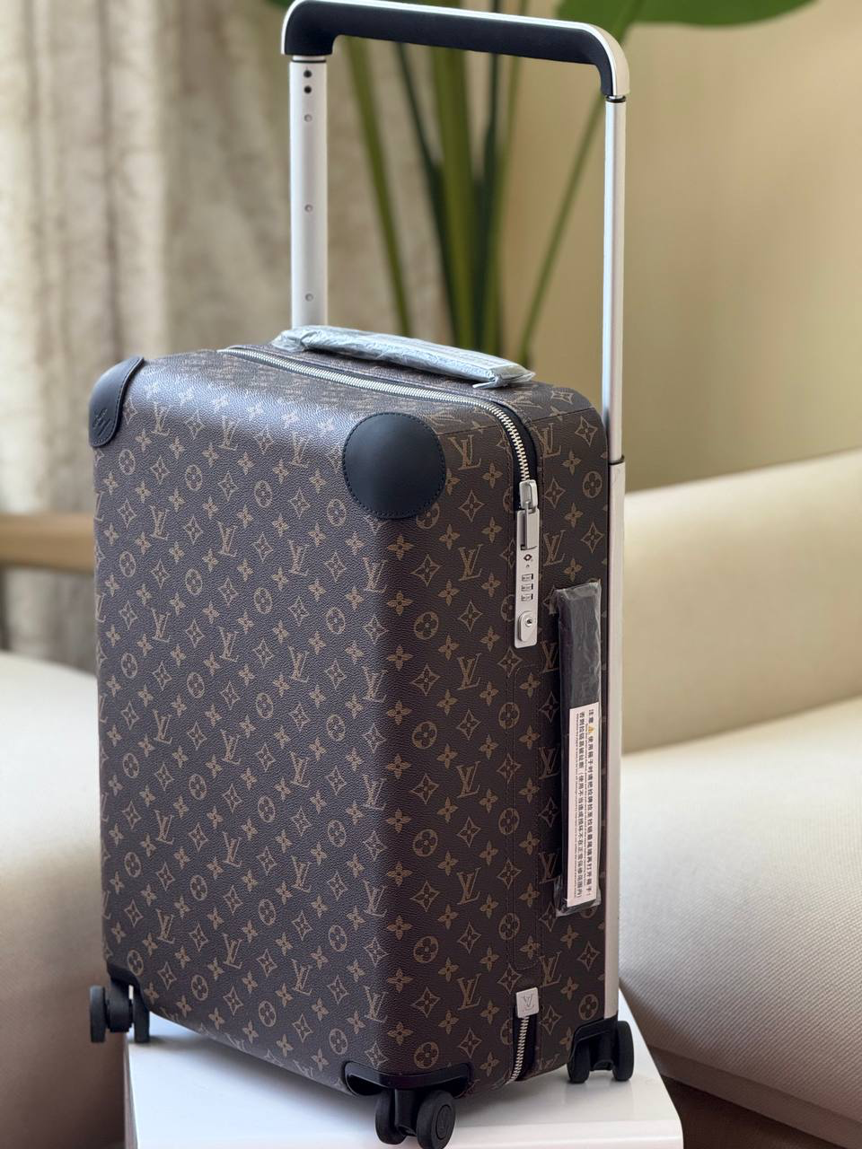 Louis Vuitton Horizon 55 Suitcase Leather Trim And Matte Black Leather Corners - Image 7