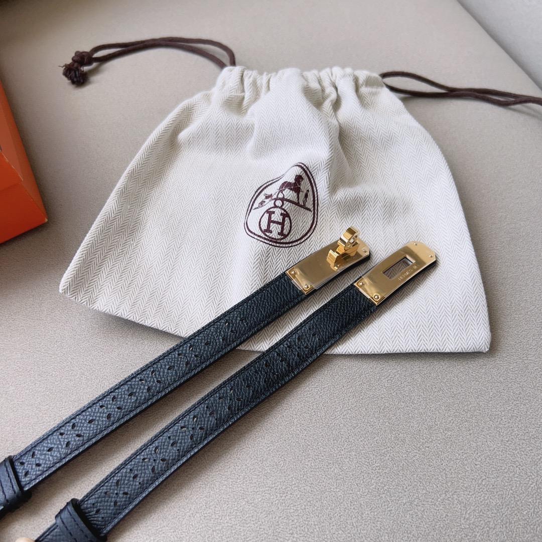 Hermès Kelly Belt Features Perforated Leather - Image 4