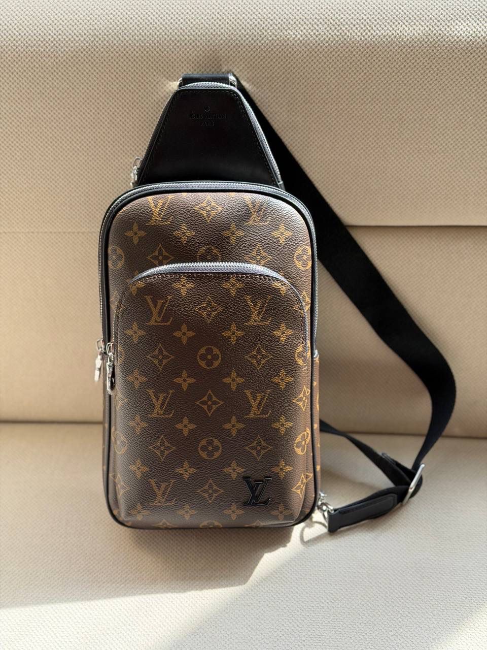 Louis Vuitton Avenue Slingbag PM - Image 3