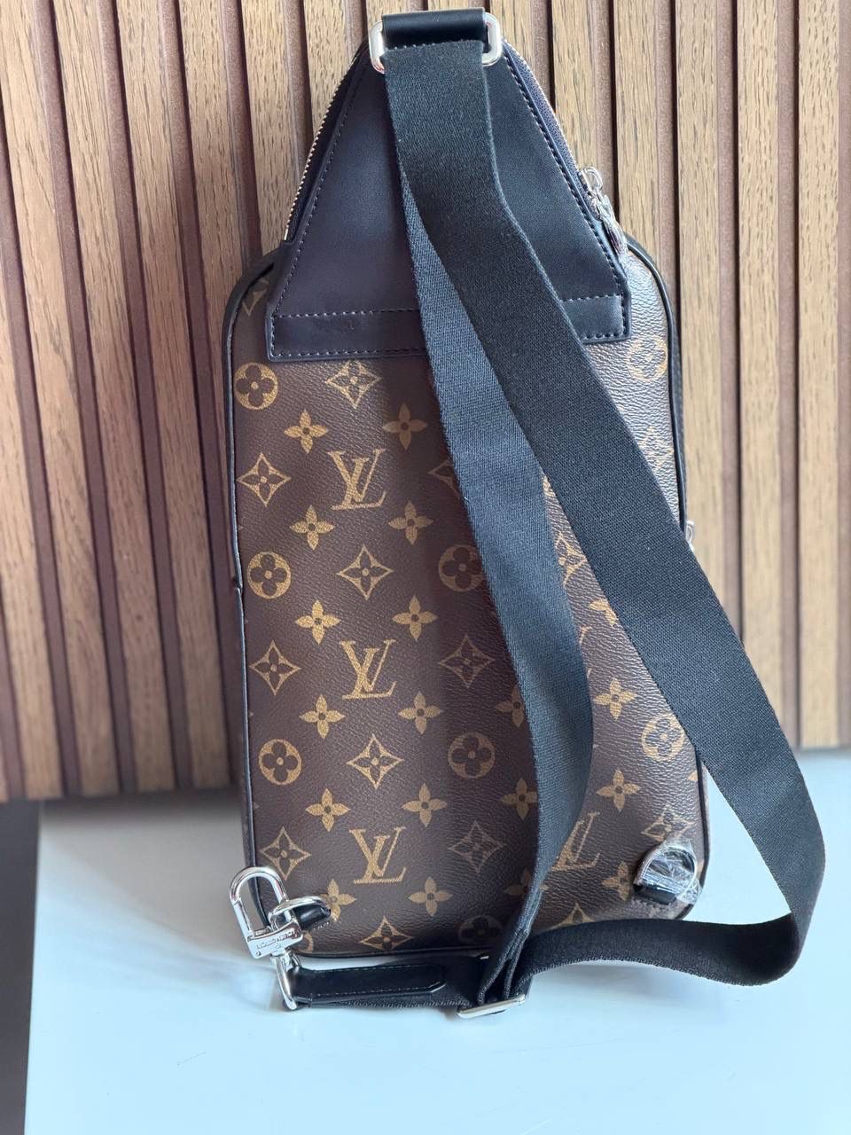 Louis Vuitton Avenue Slingbag PM - Image 2