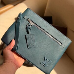 Louis Vuitton Takeoff Pouch