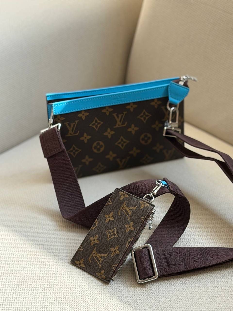 Louis Vuitton Gaston Wearable Wallet - Image 4