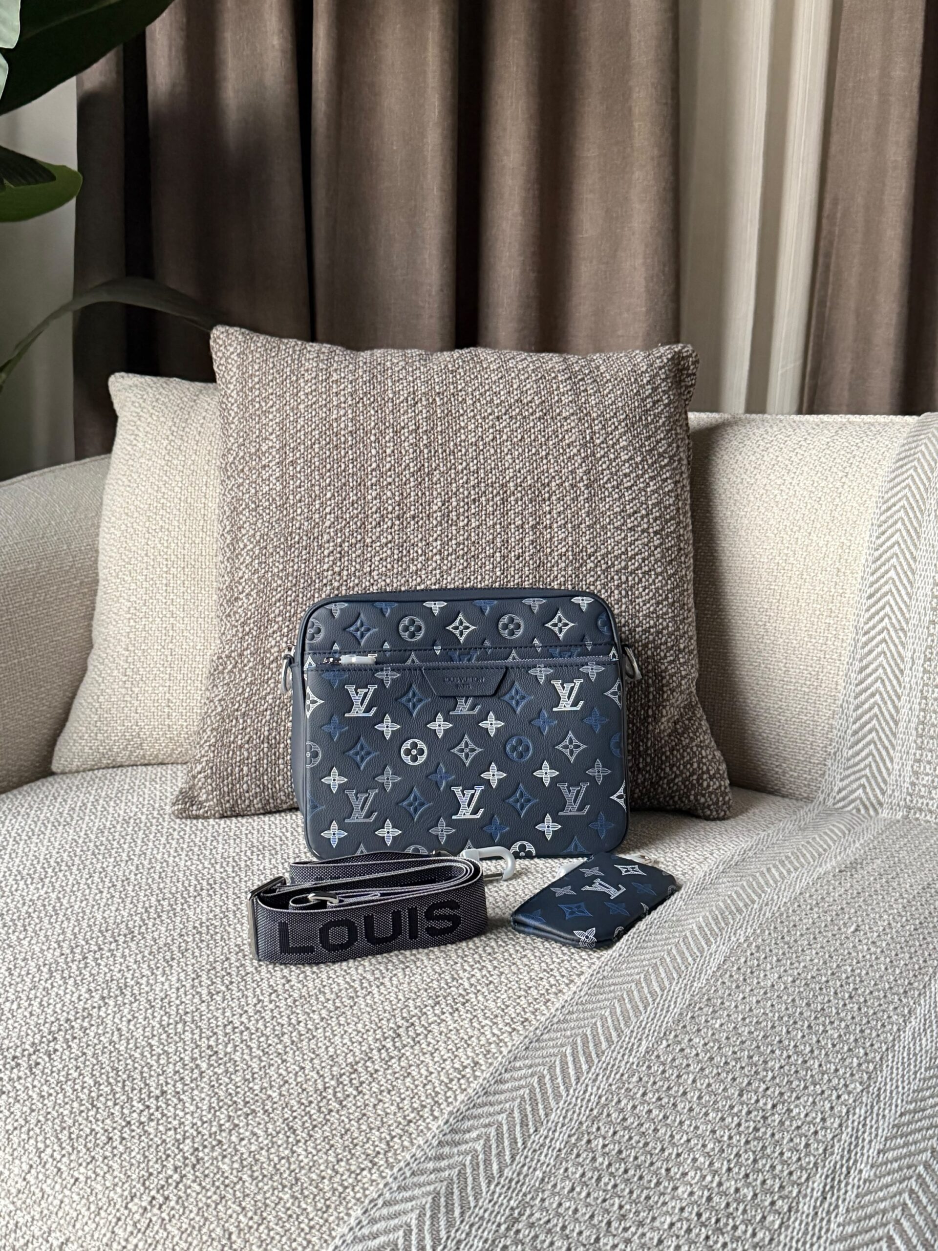 Louis Vuitton Trio Messenger Bag - Image 2