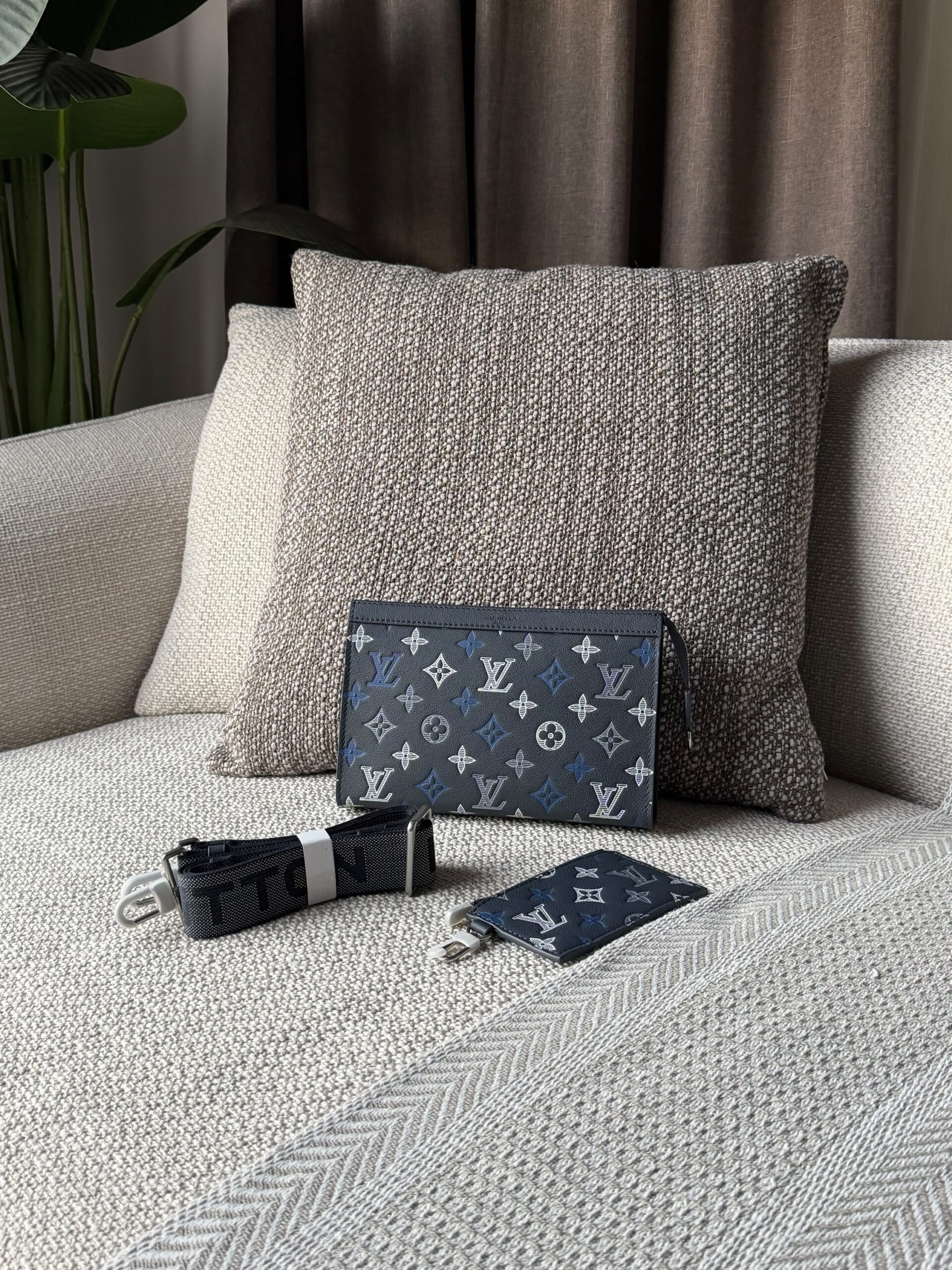 Louis Vuitton Gaston Wearable Wallet - Image 2