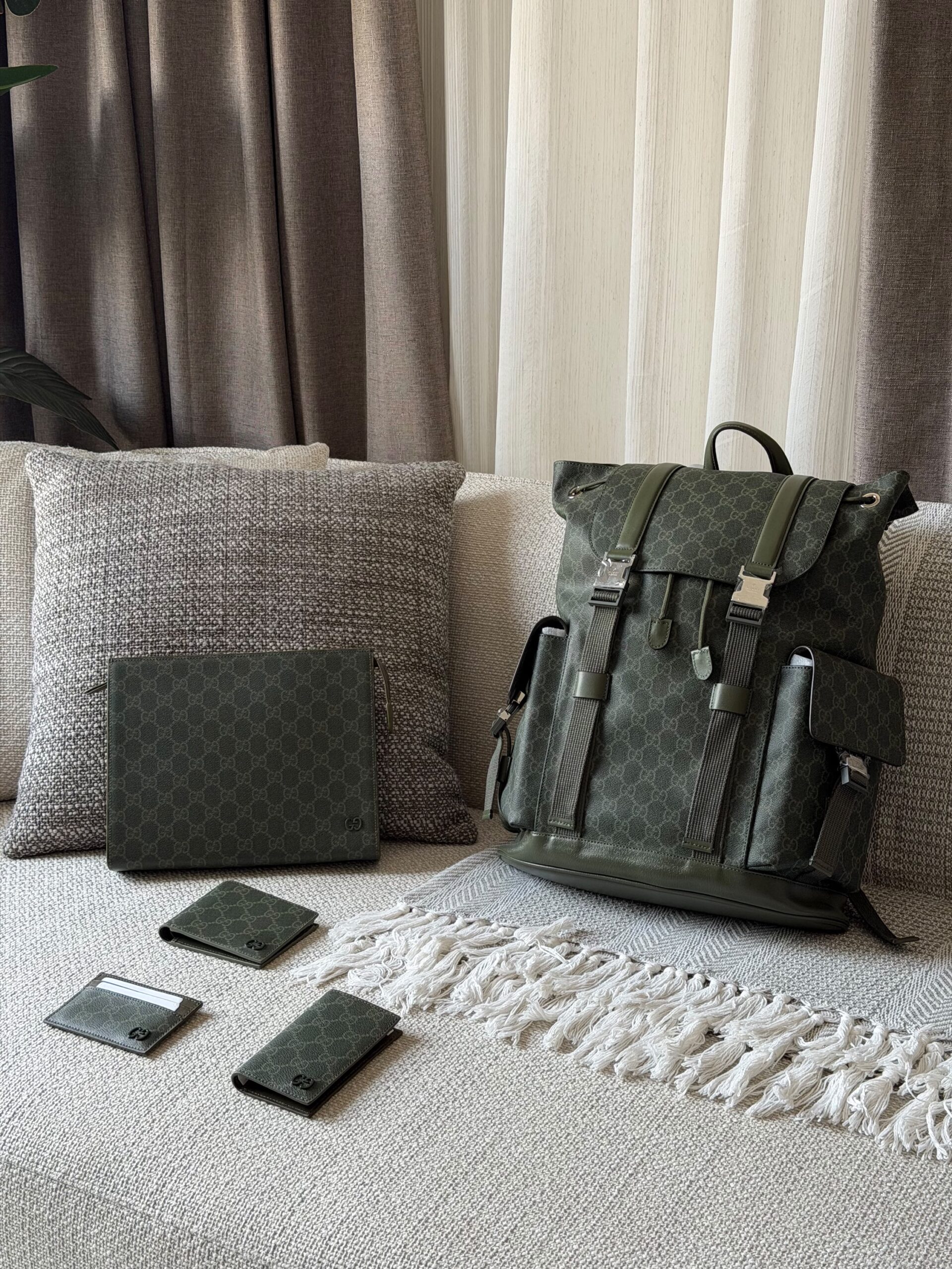Gucci Backpack Poch And Wallet - Image 2