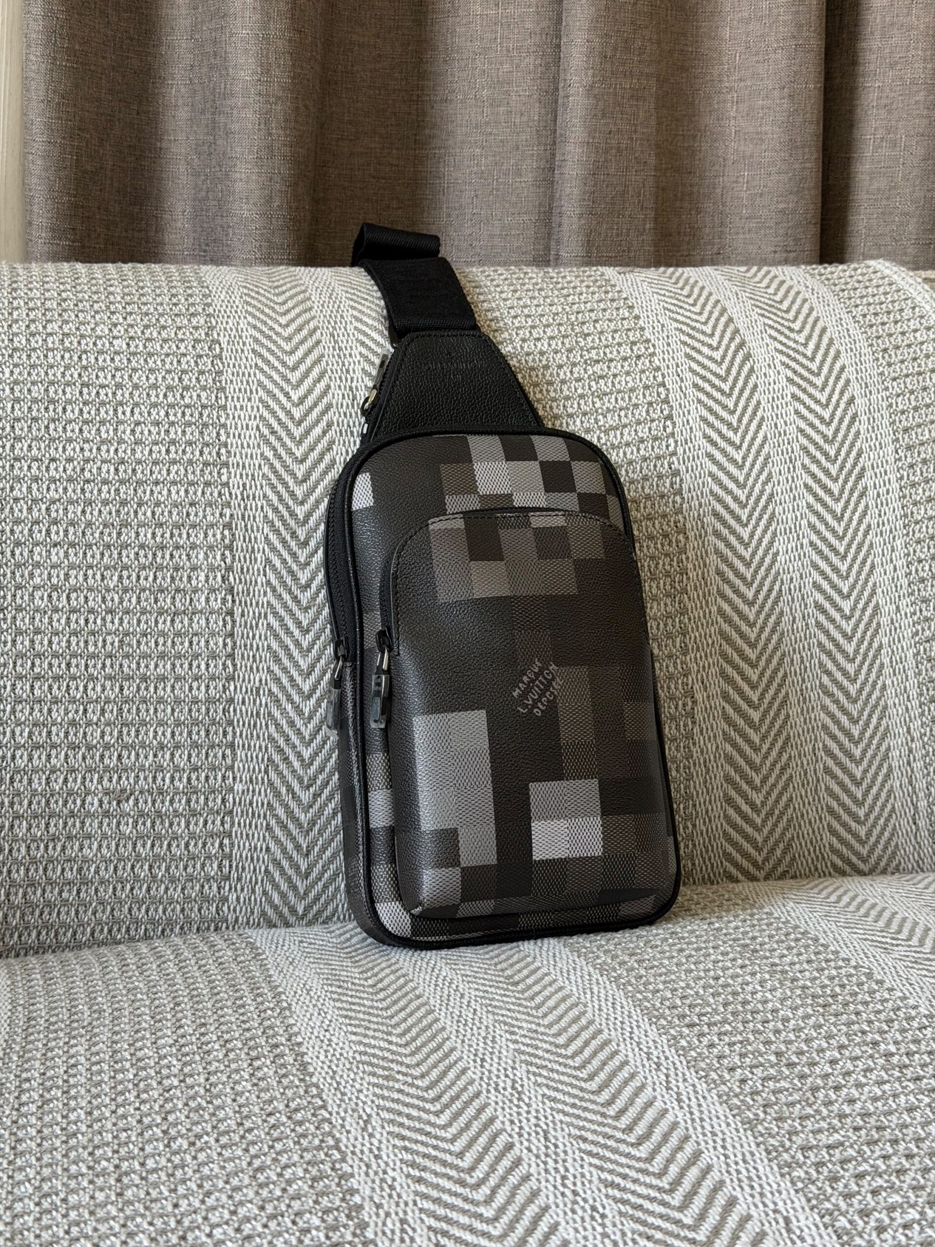 Louis Vuitton Avenue Slingbags - Image 14