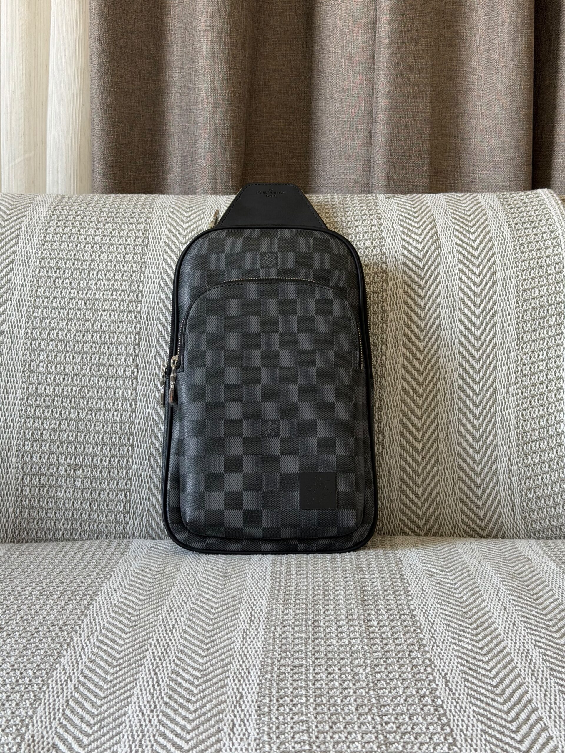 Louis Vuitton Avenue Slingbags - Image 9