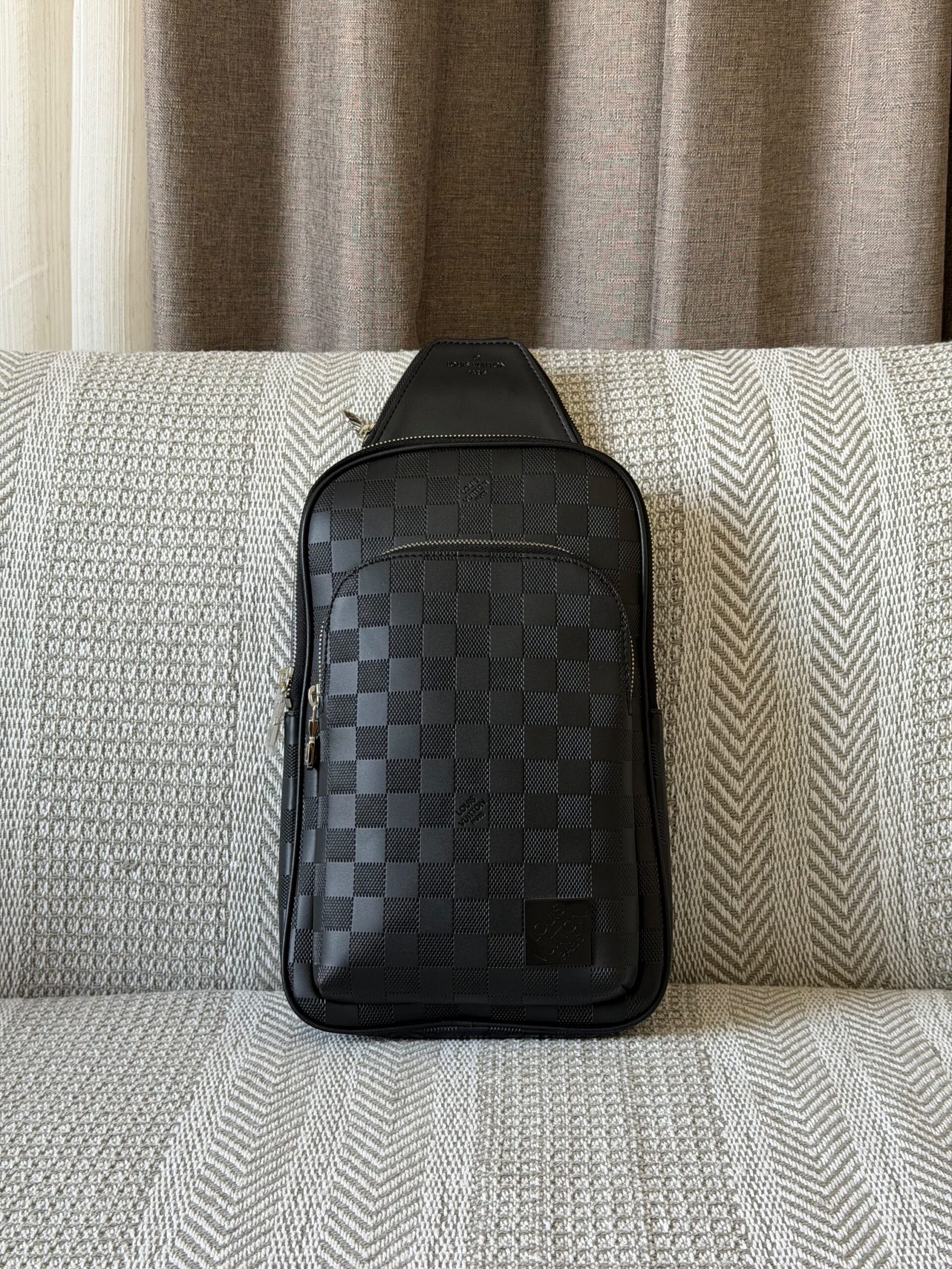 Louis Vuitton Avenue Slingbags - Image 16