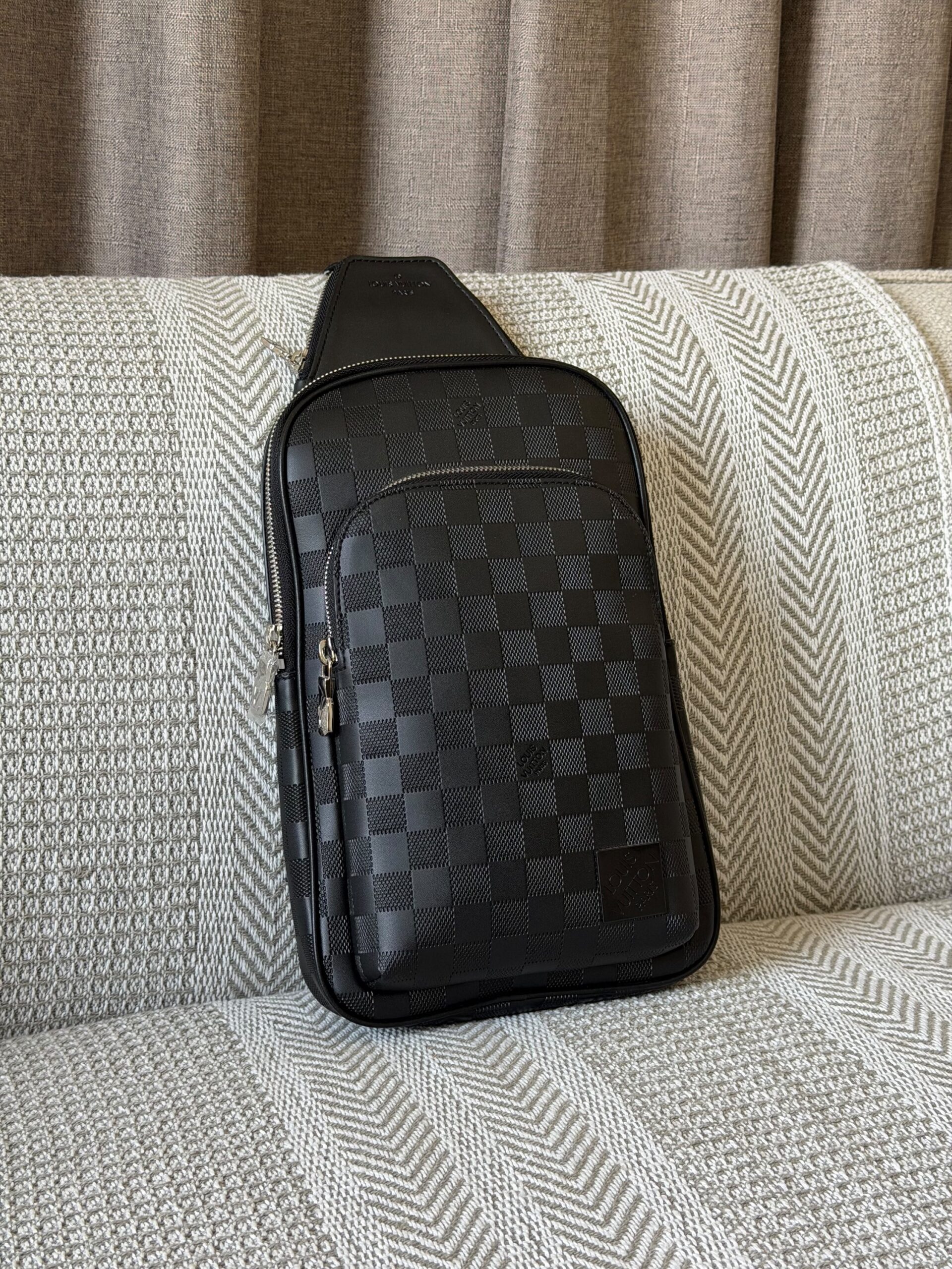 Louis Vuitton Avenue Slingbags - Image 17