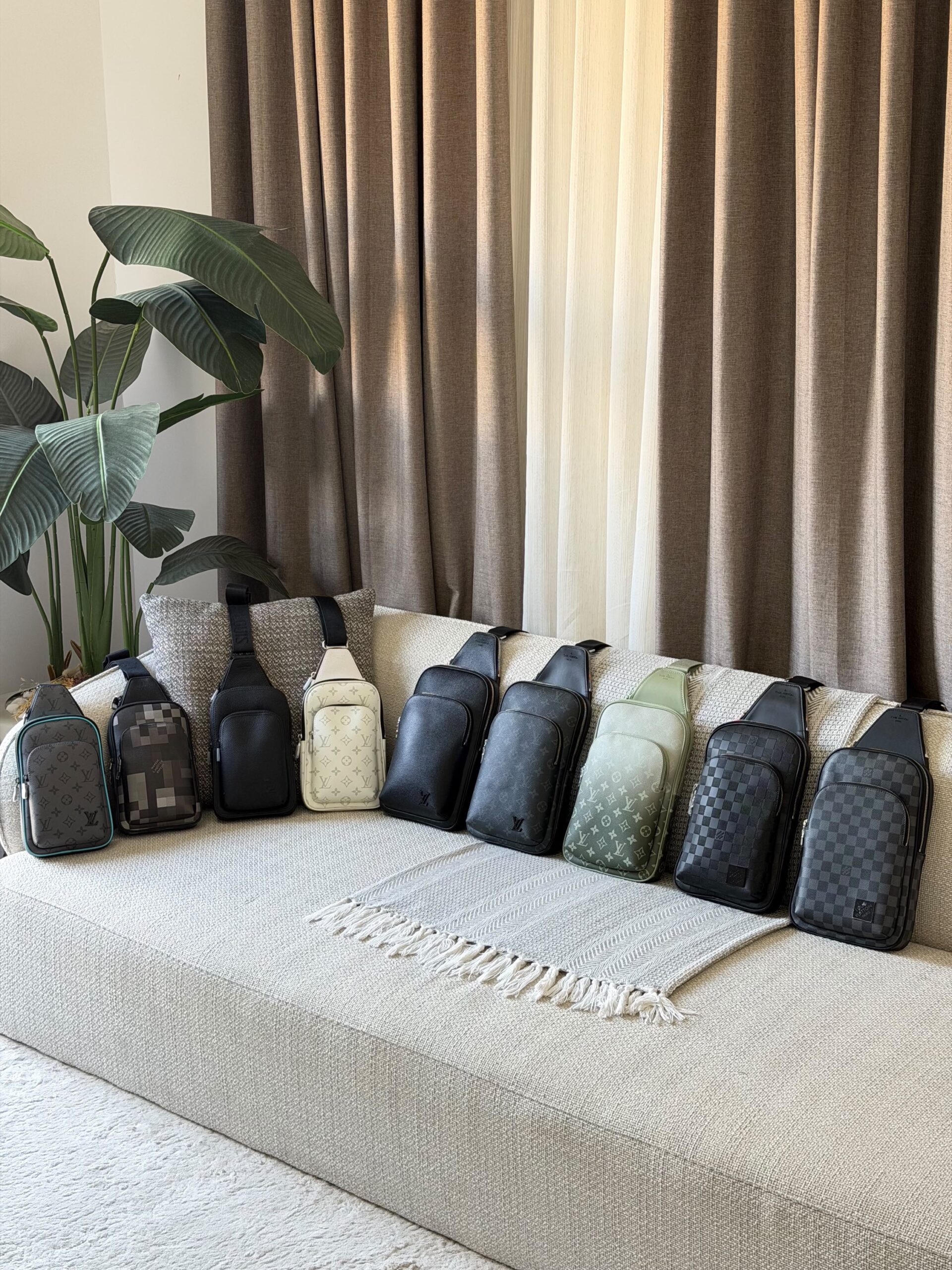 Louis Vuitton Avenue Slingbags