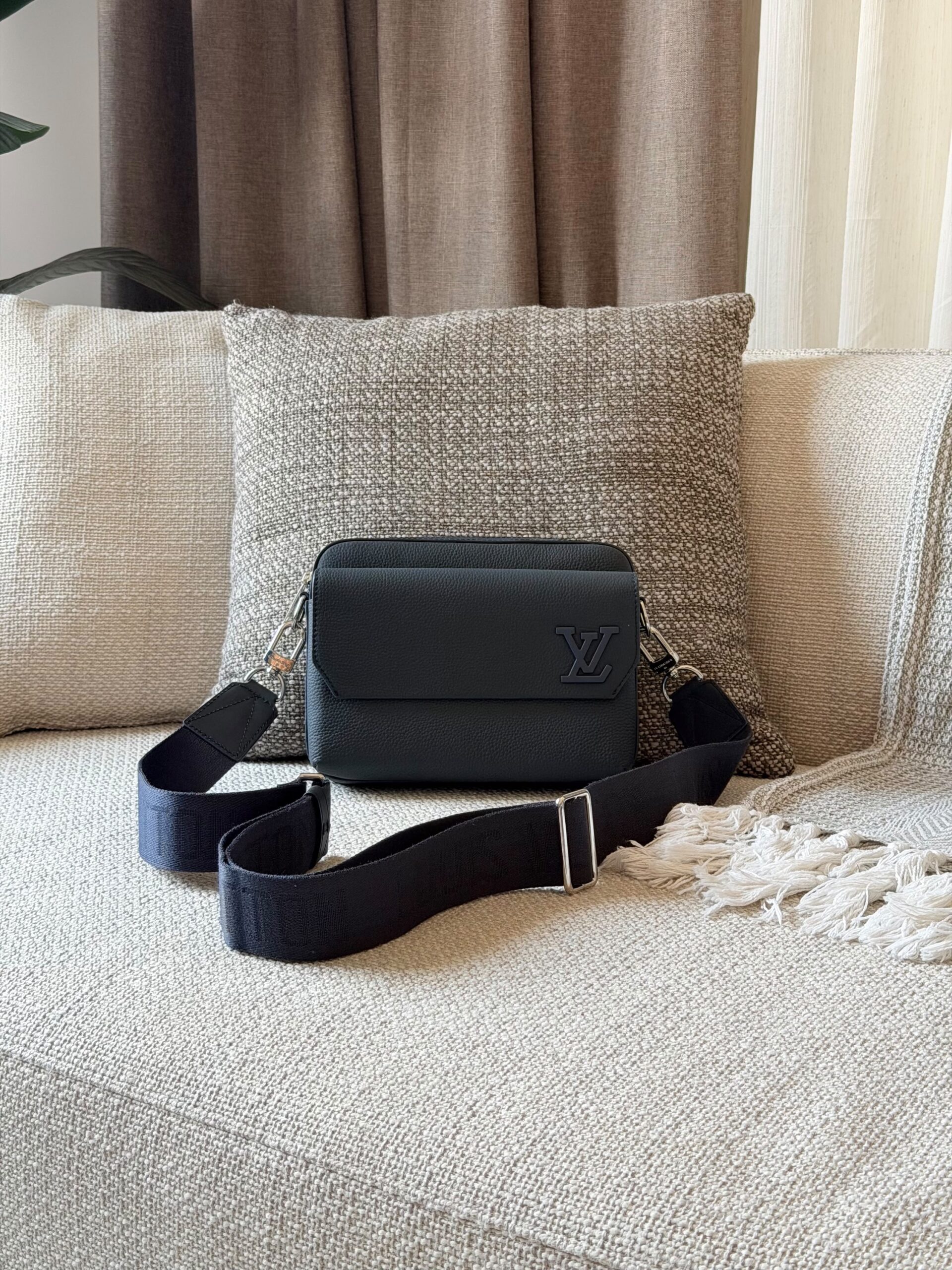 Louis Vuitton Fastline Messenger Bag - Image 4