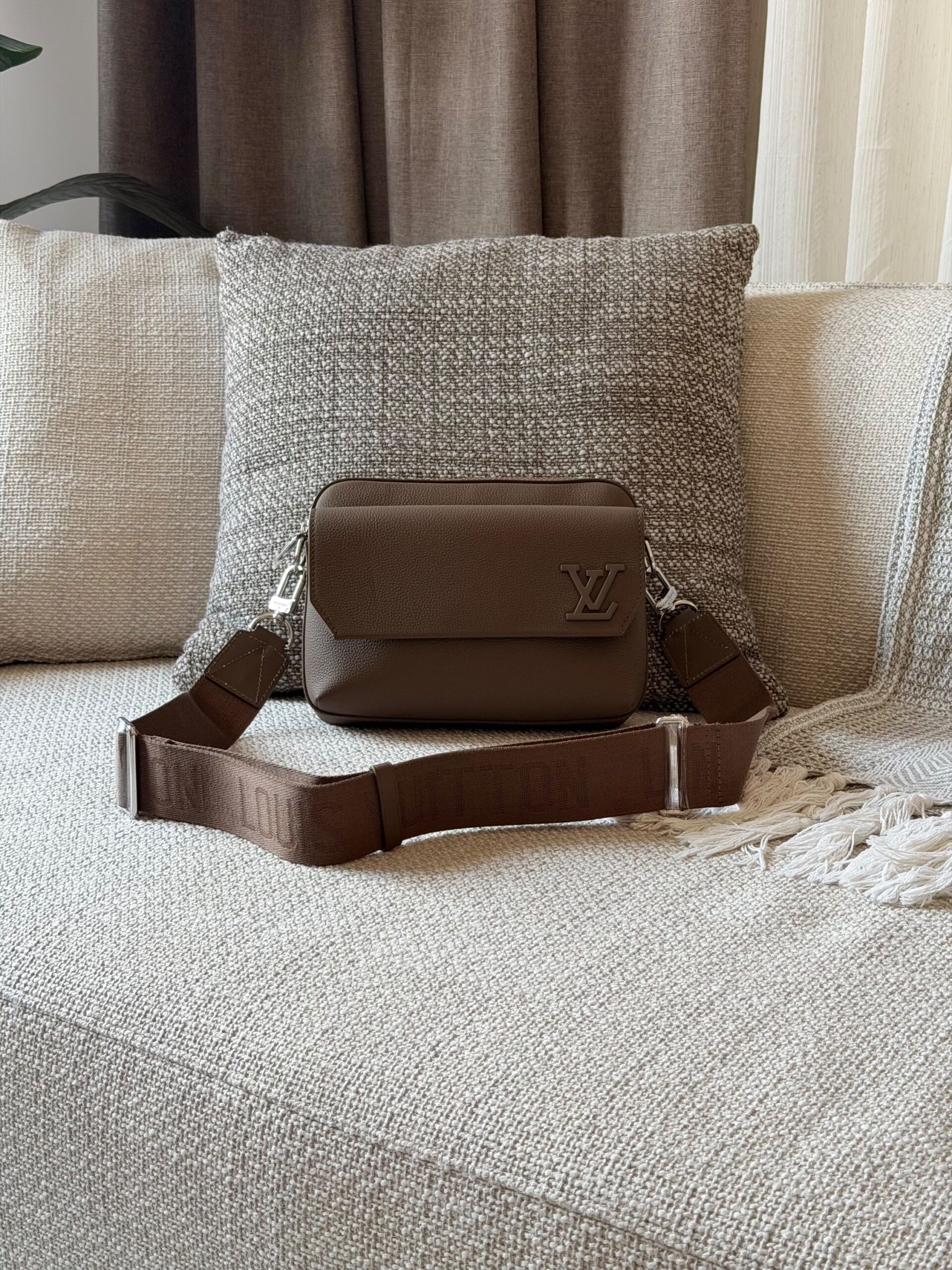 Louis Vuitton Fastline Messenger Bag - Image 2