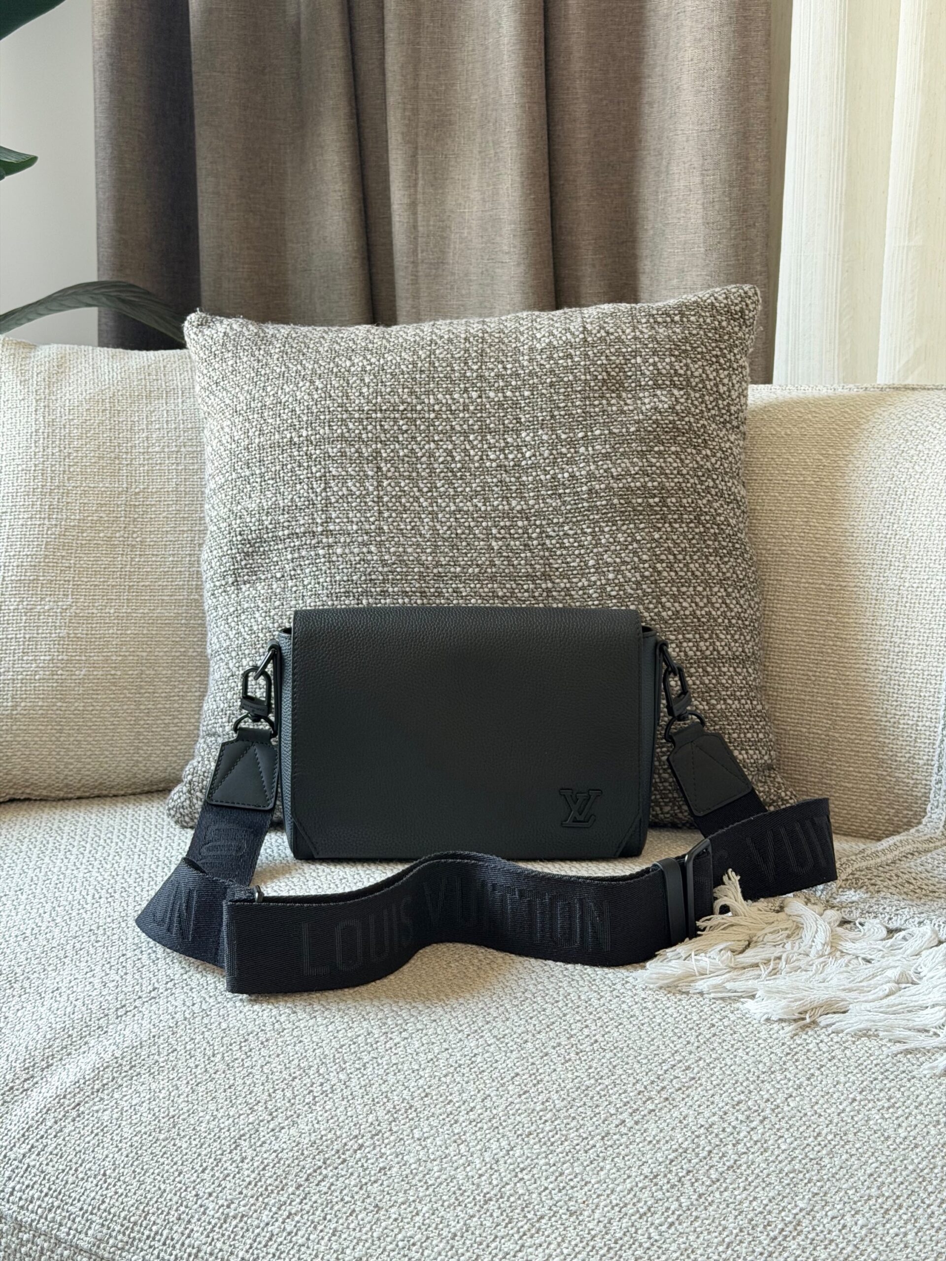 Louis Vuitton Fastline Messenger Bag - Image 3