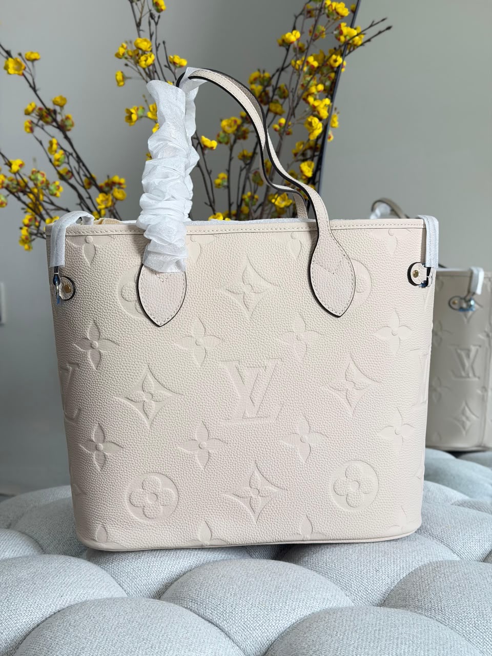 Louis Vuitton Neverfull MM Tote Bag - Image 3
