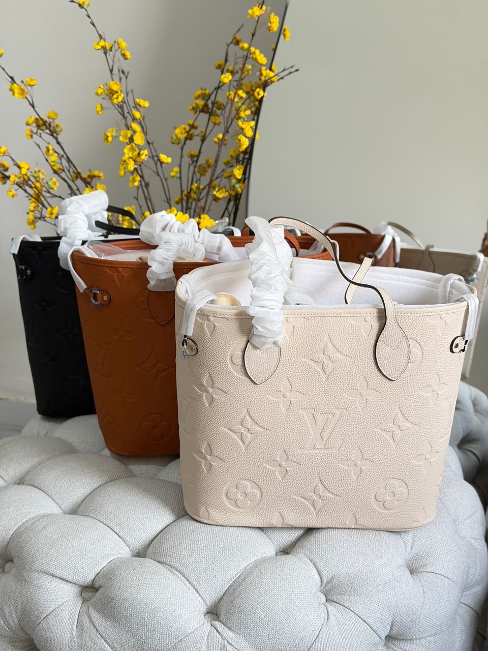 Louis Vuitton Neverfull MM Tote Bag - Image 4