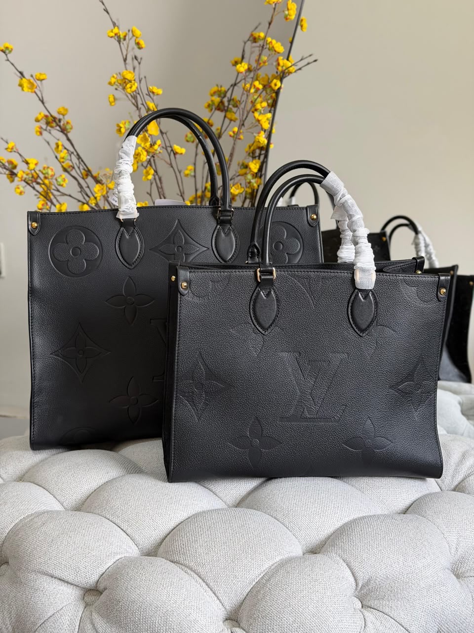 Louis Vuitton OnTheGo Tote - Image 3