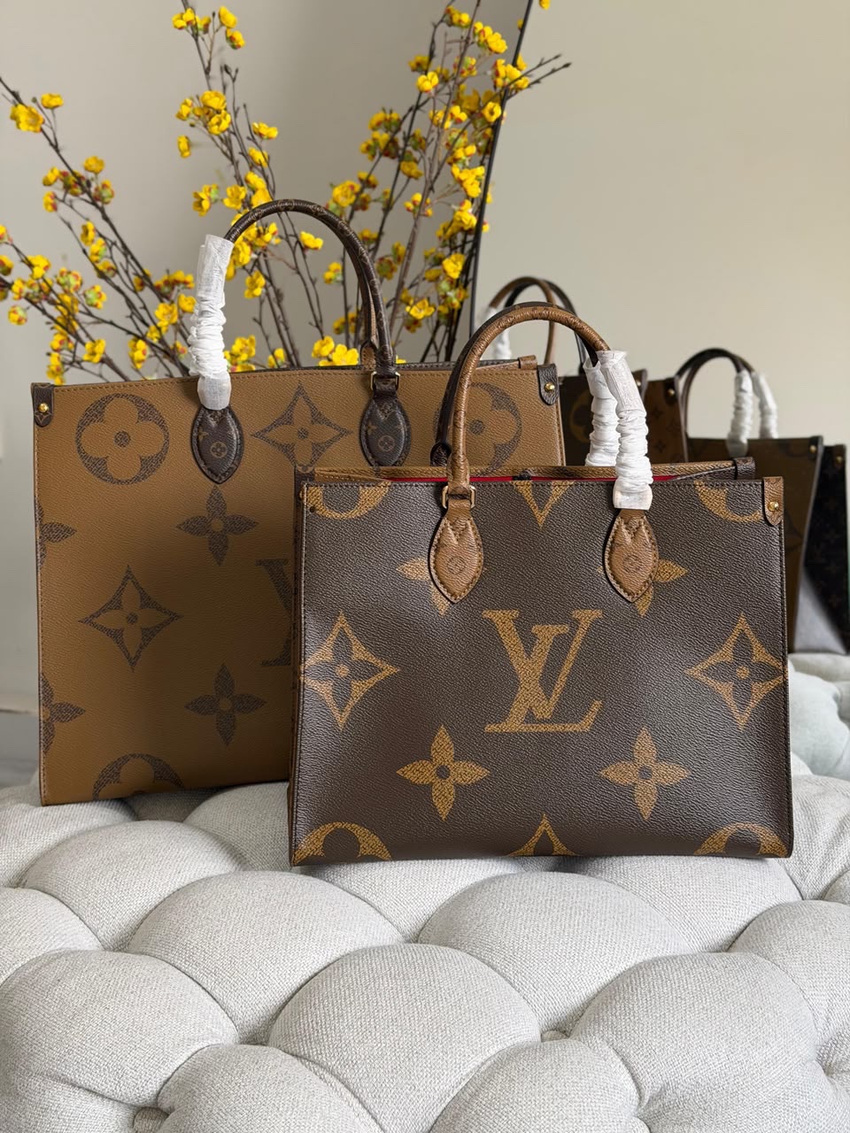 Louis Vuitton OnTheGo Tote - Image 7
