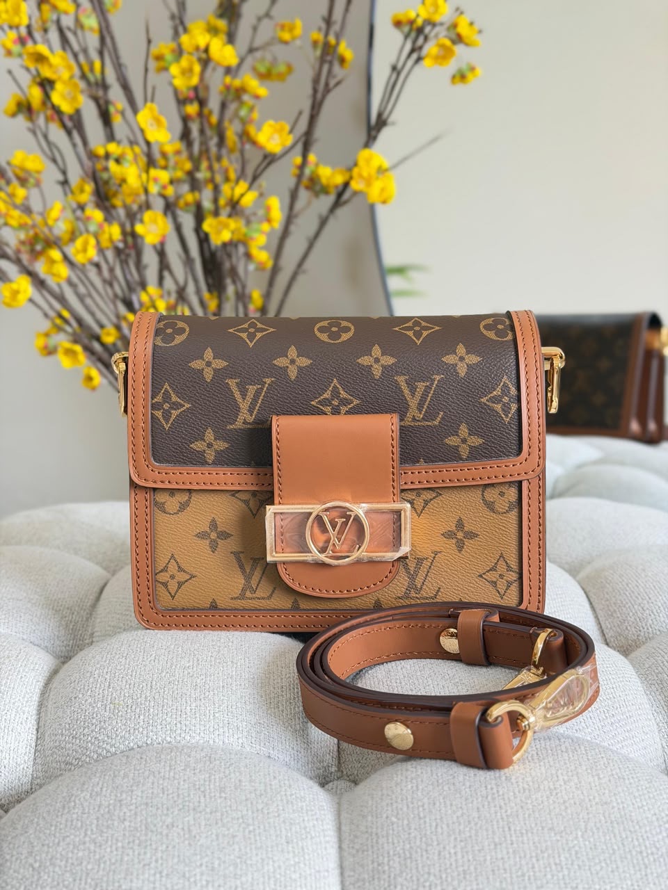 Louis Vuitton Tilsitt Bag - Image 2