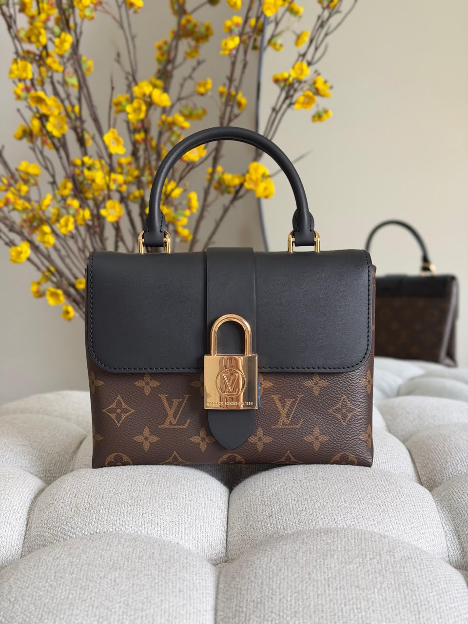 Louis Vuitton Tilsitt Bag - Image 4