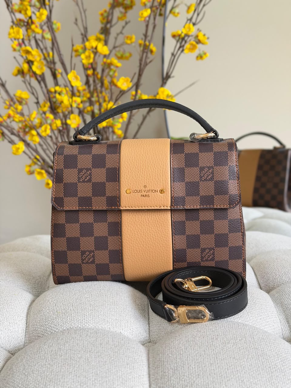 Louis Vuitton Tilsitt Bag - Image 5