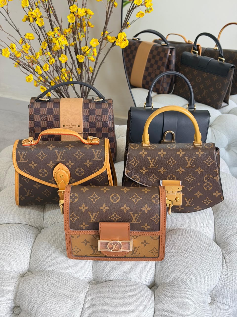 Louis Vuitton Tilsitt Bag - Image 6