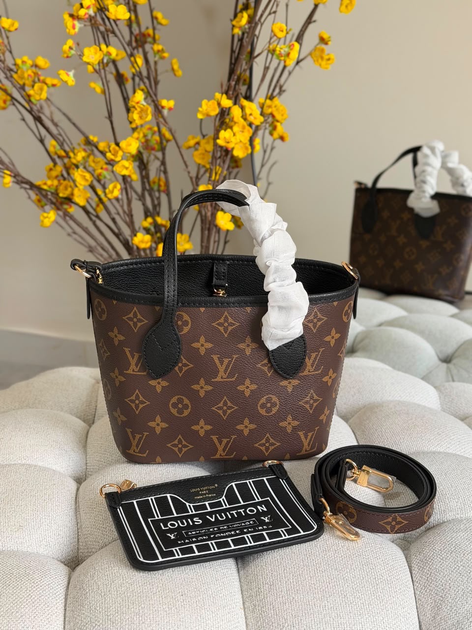 Louis Vuitton Neverfull BB Bandoulière Bag - Image 2