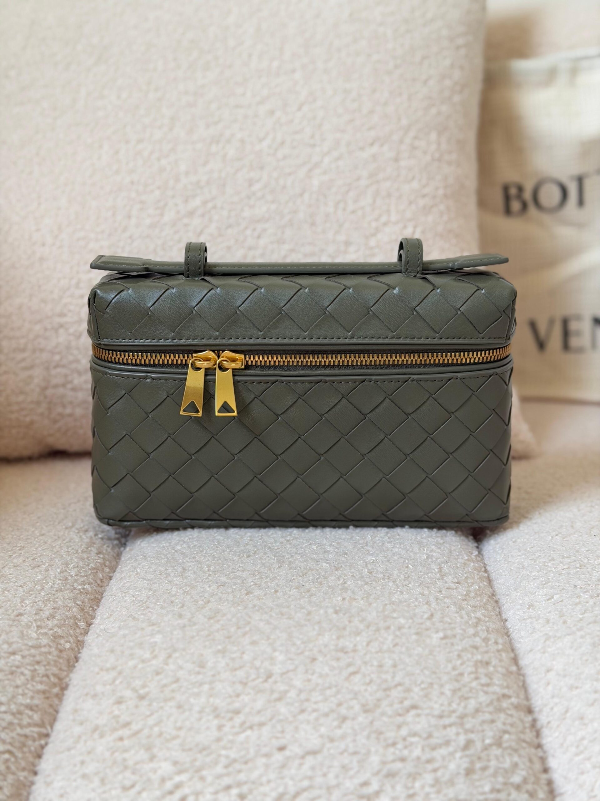 Bottega Veneta Bang Bang Vanity Case 22 Cm