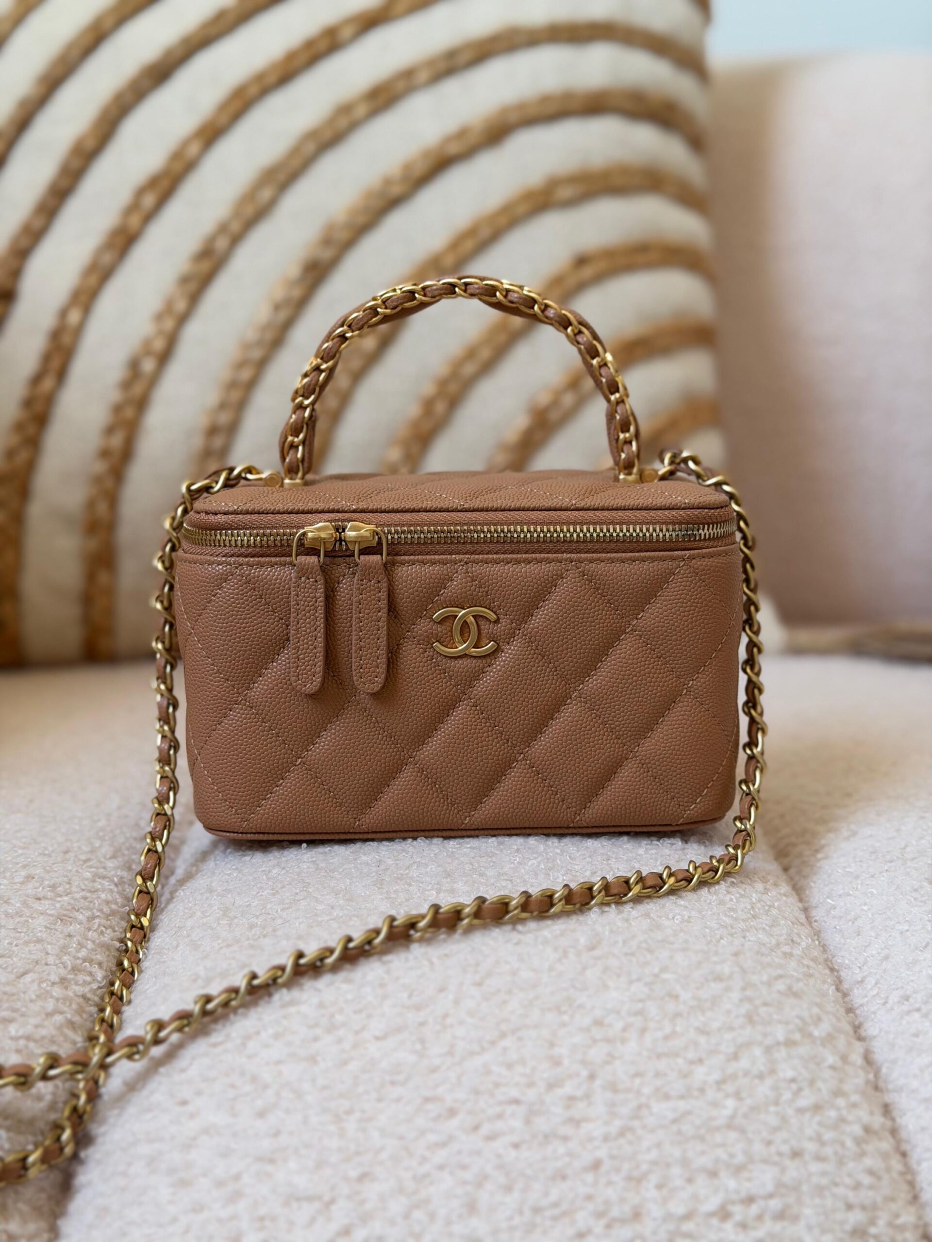 Chanel Vanity With Handle 16 Cm - Image 12