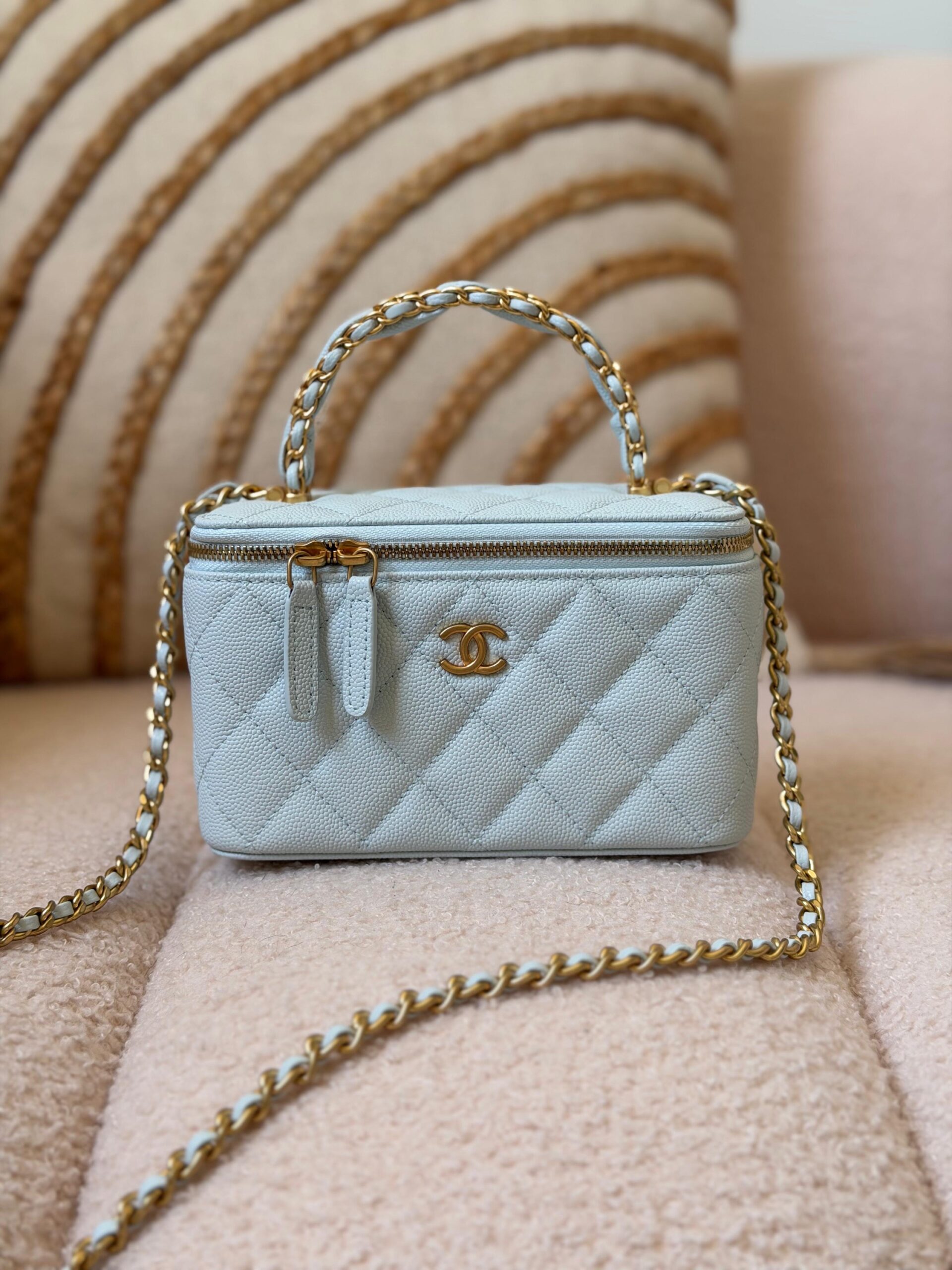 Chanel Vanity With Handle 16 Cm - Image 9