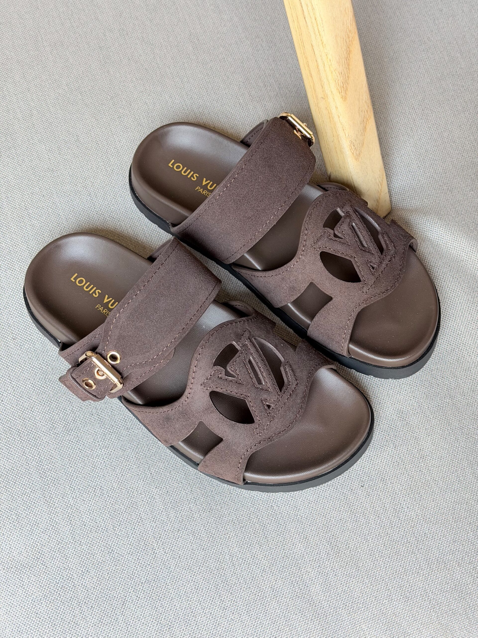 Louis Vuitton LV Isola Comfort Mules - Image 9