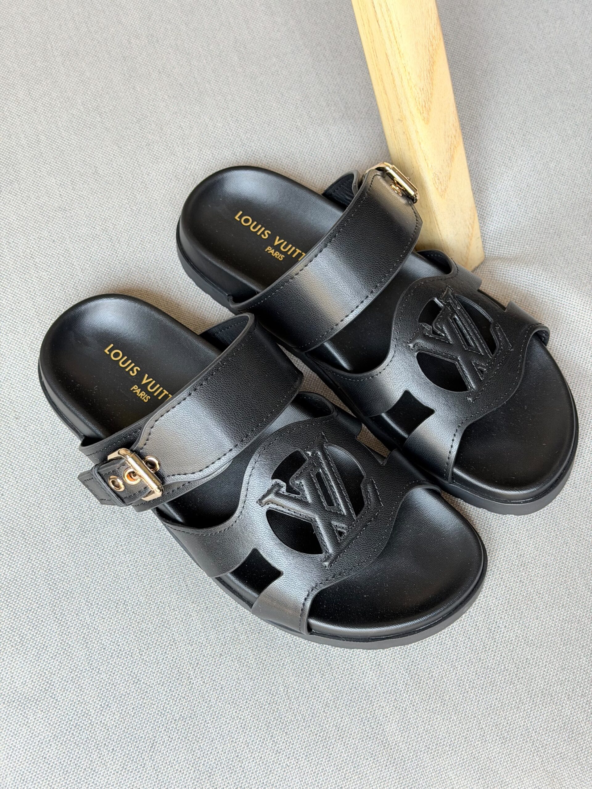 Louis Vuitton LV Isola Comfort Mules - Image 3