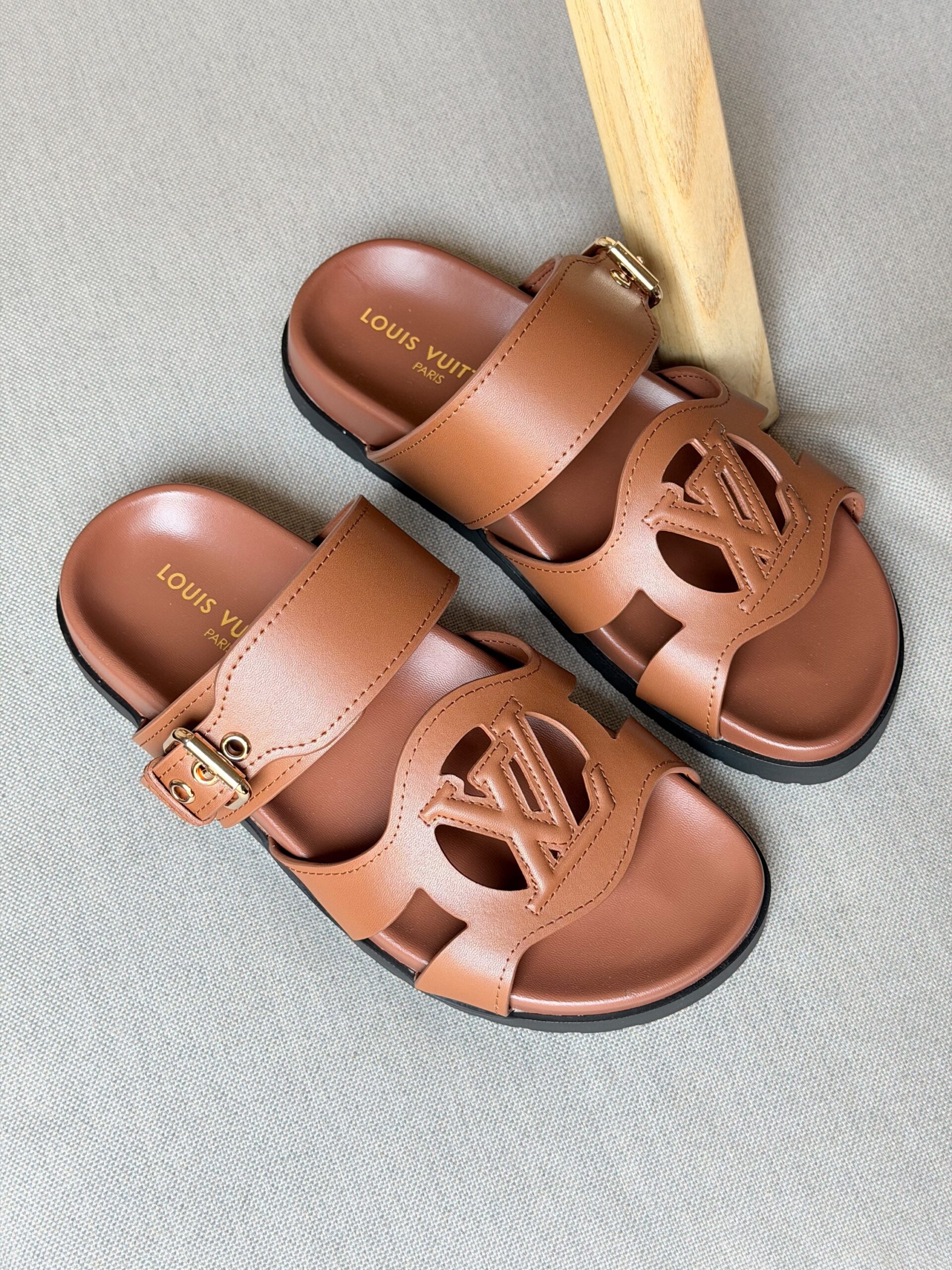 Louis Vuitton LV Isola Comfort Mules - Image 5