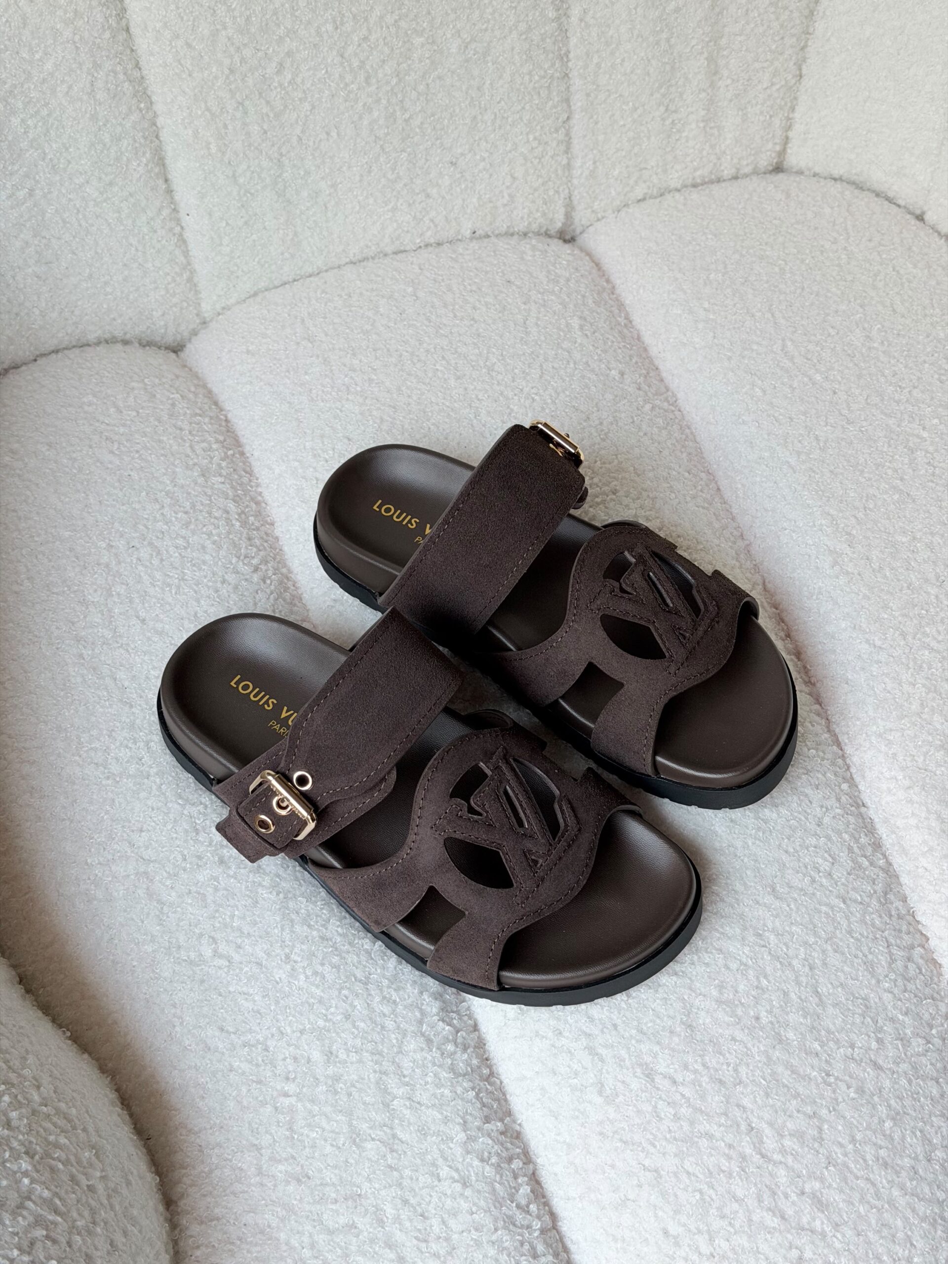 Louis Vuitton LV Isola Comfort Mules - Image 10
