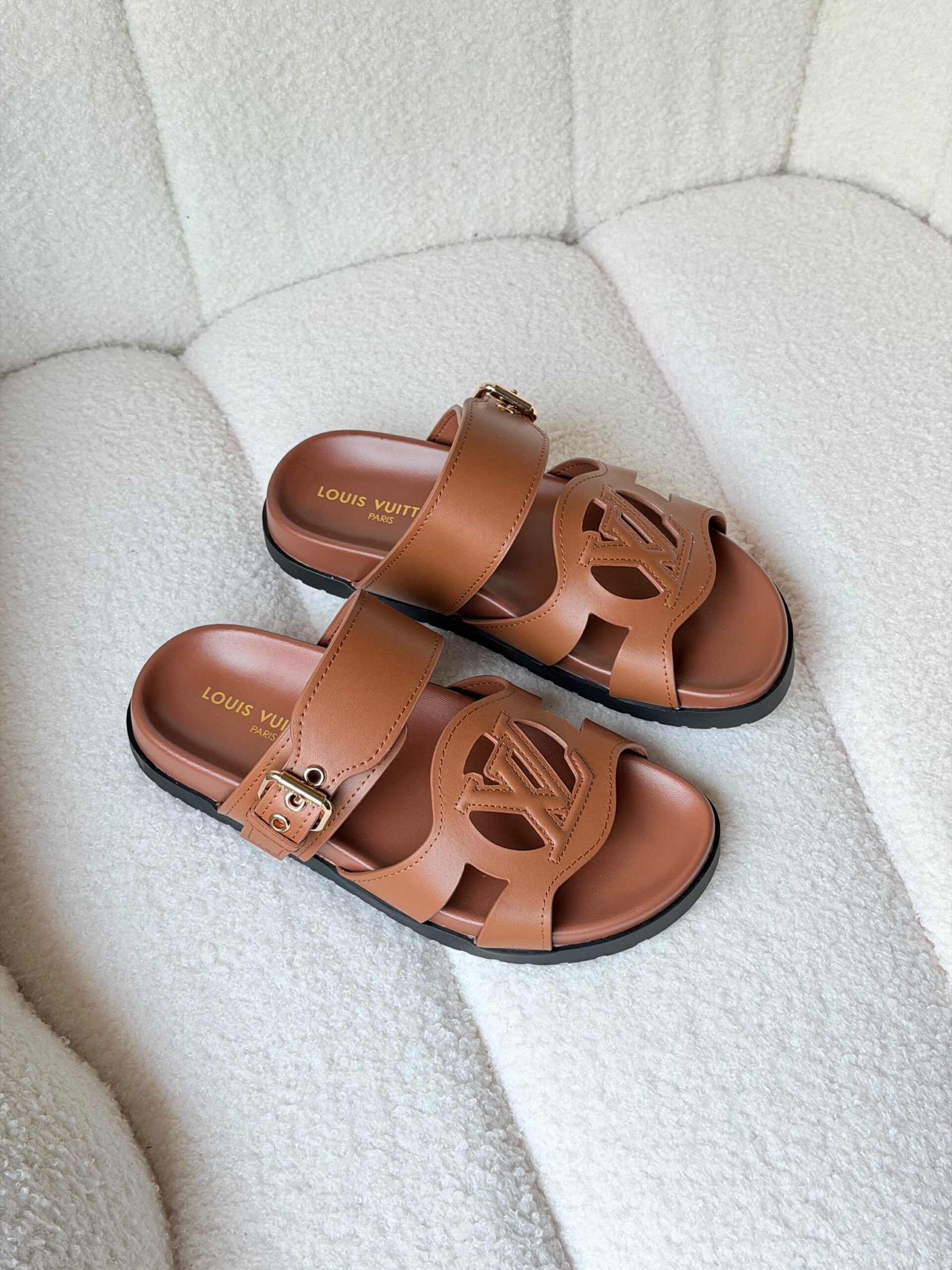 Louis Vuitton LV Isola Comfort Mules - Image 6