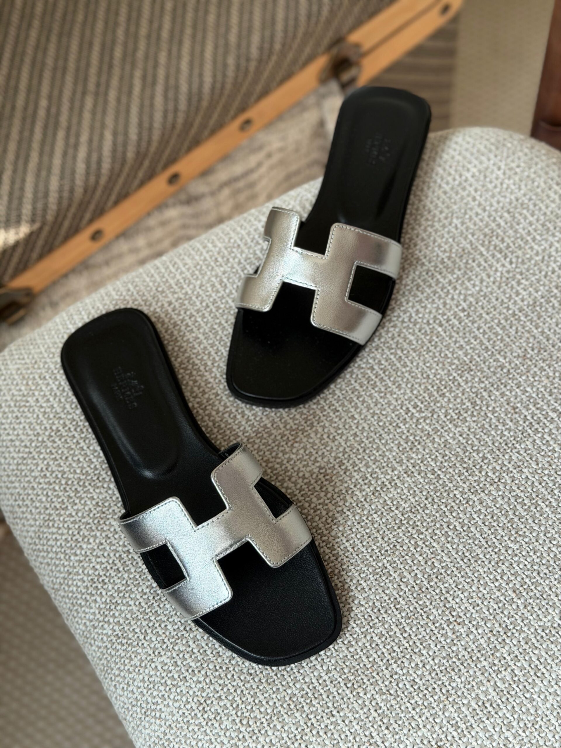 Hermès Oran Sandals In Metallic Silver Goatskin - Image 2