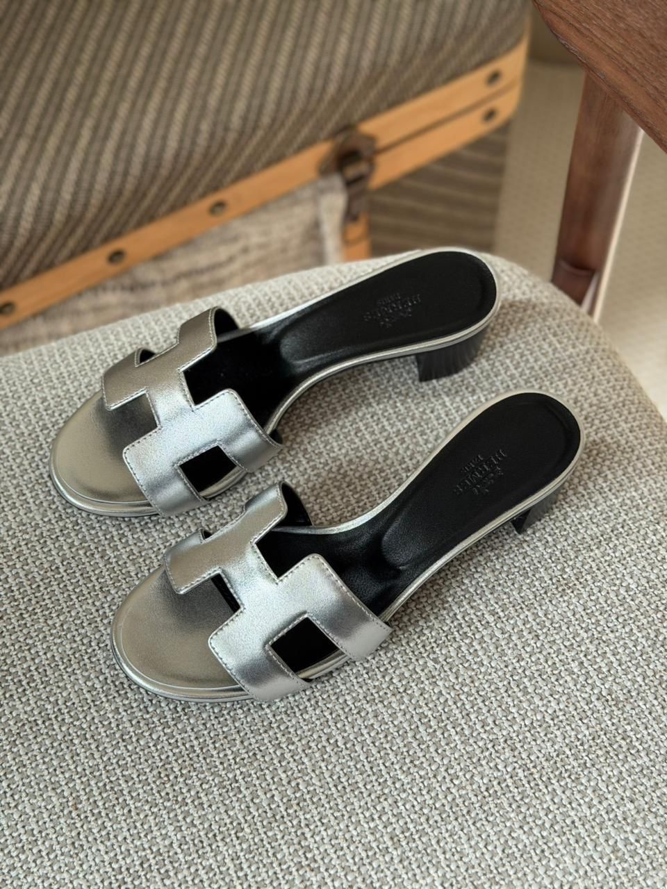 Hermès Oran Sandals In Metallic Silver Goatskin - Image 3
