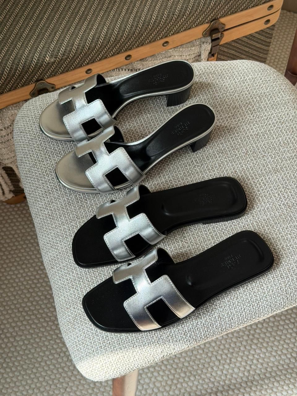 Hermès Oran Sandals In Metallic Silver Goatskin - Image 5