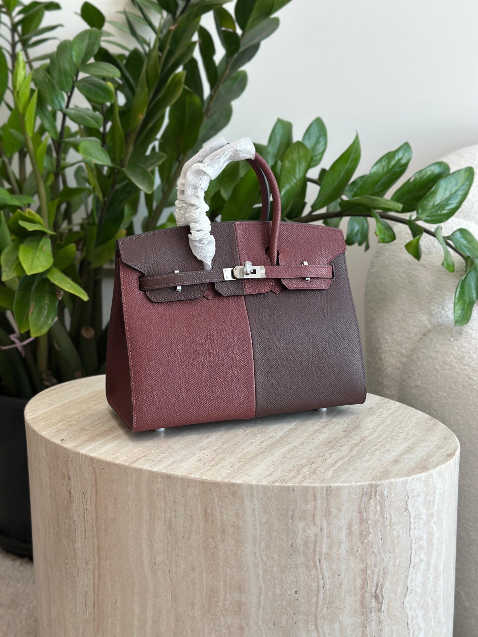 Hermès Birkin 25 Features A Two-Tone Design - Image 2