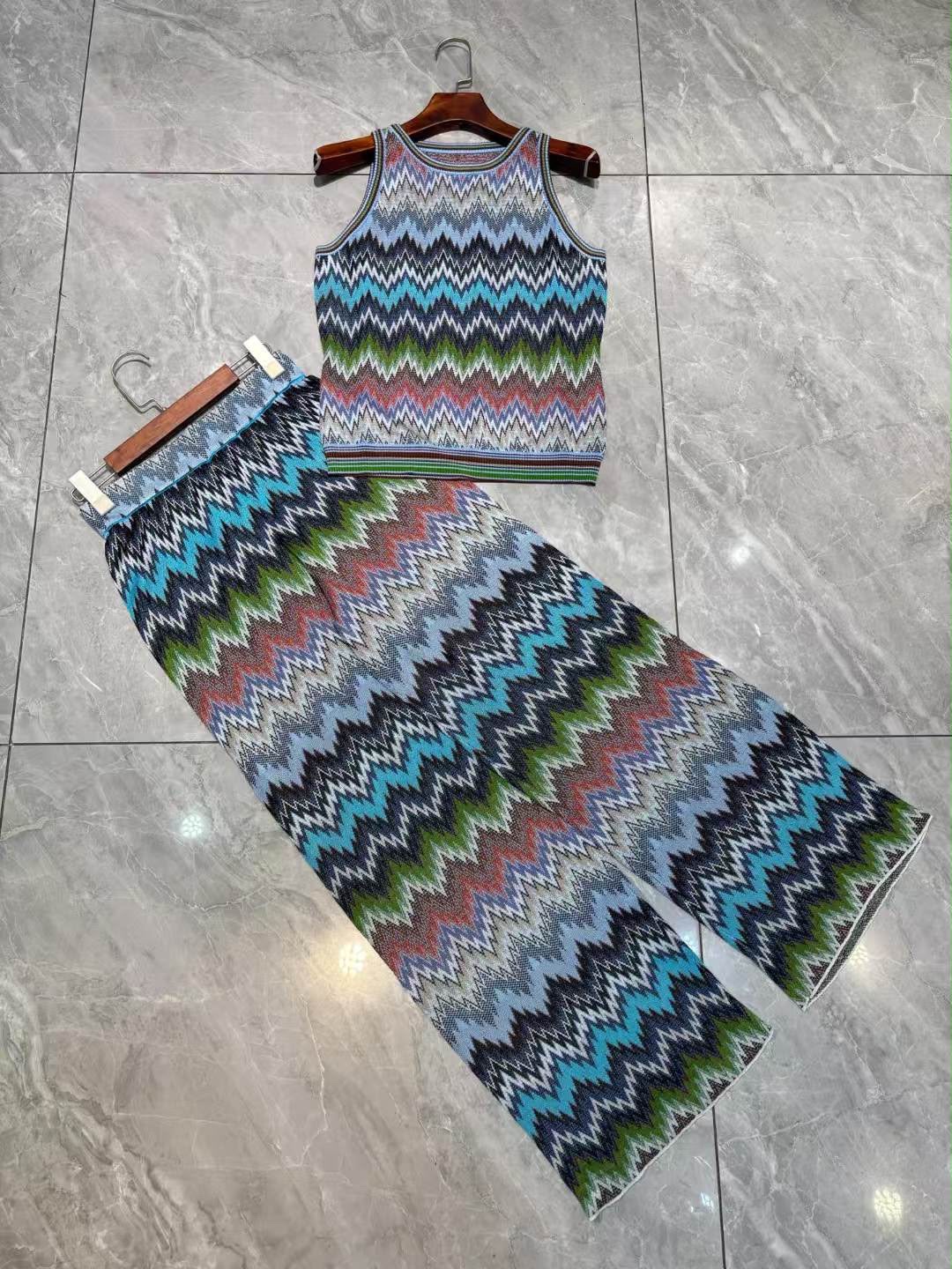 Summer Resort Style Tank Top And Skirt Set - Image 3