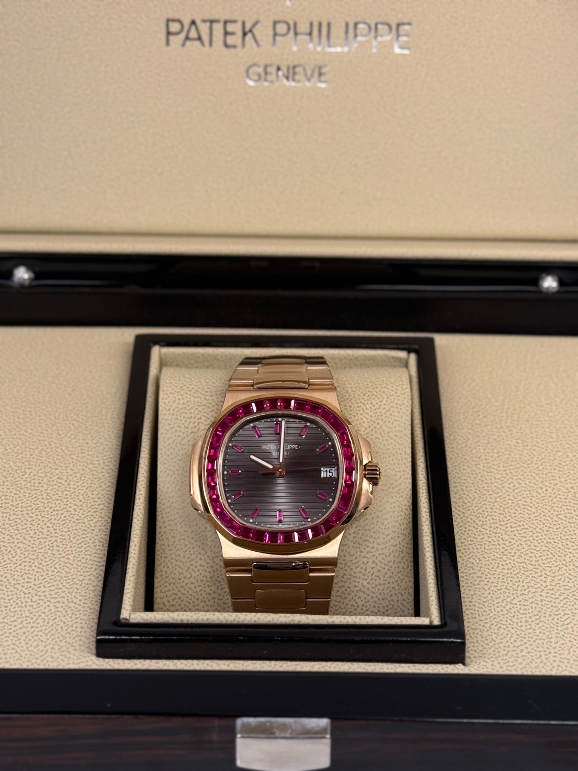 Patek Philippe Nautilus Ref. 5723/112R-001 - Image 3