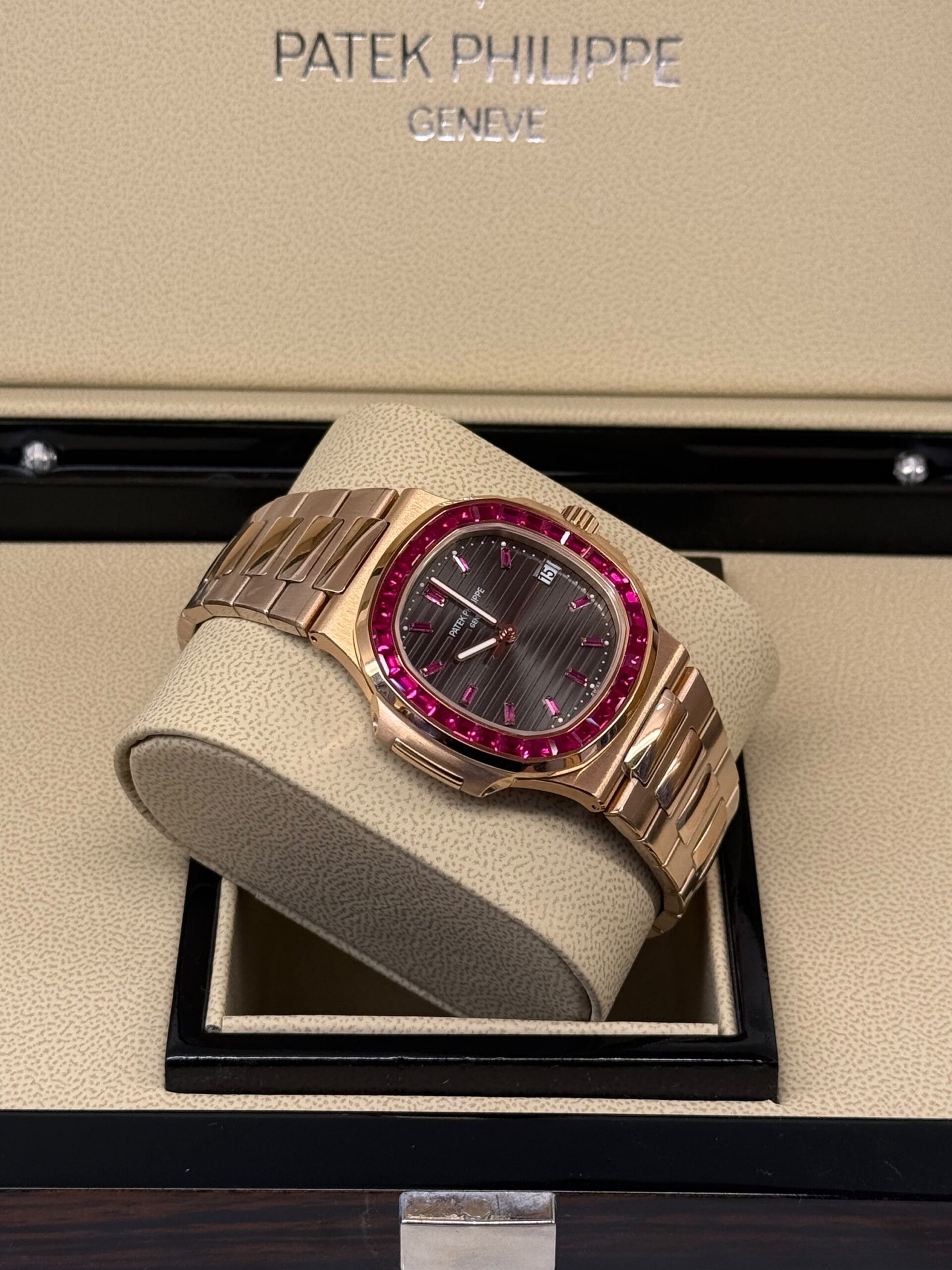 Patek Philippe Nautilus Ref. 5723/112R-001 - Image 4