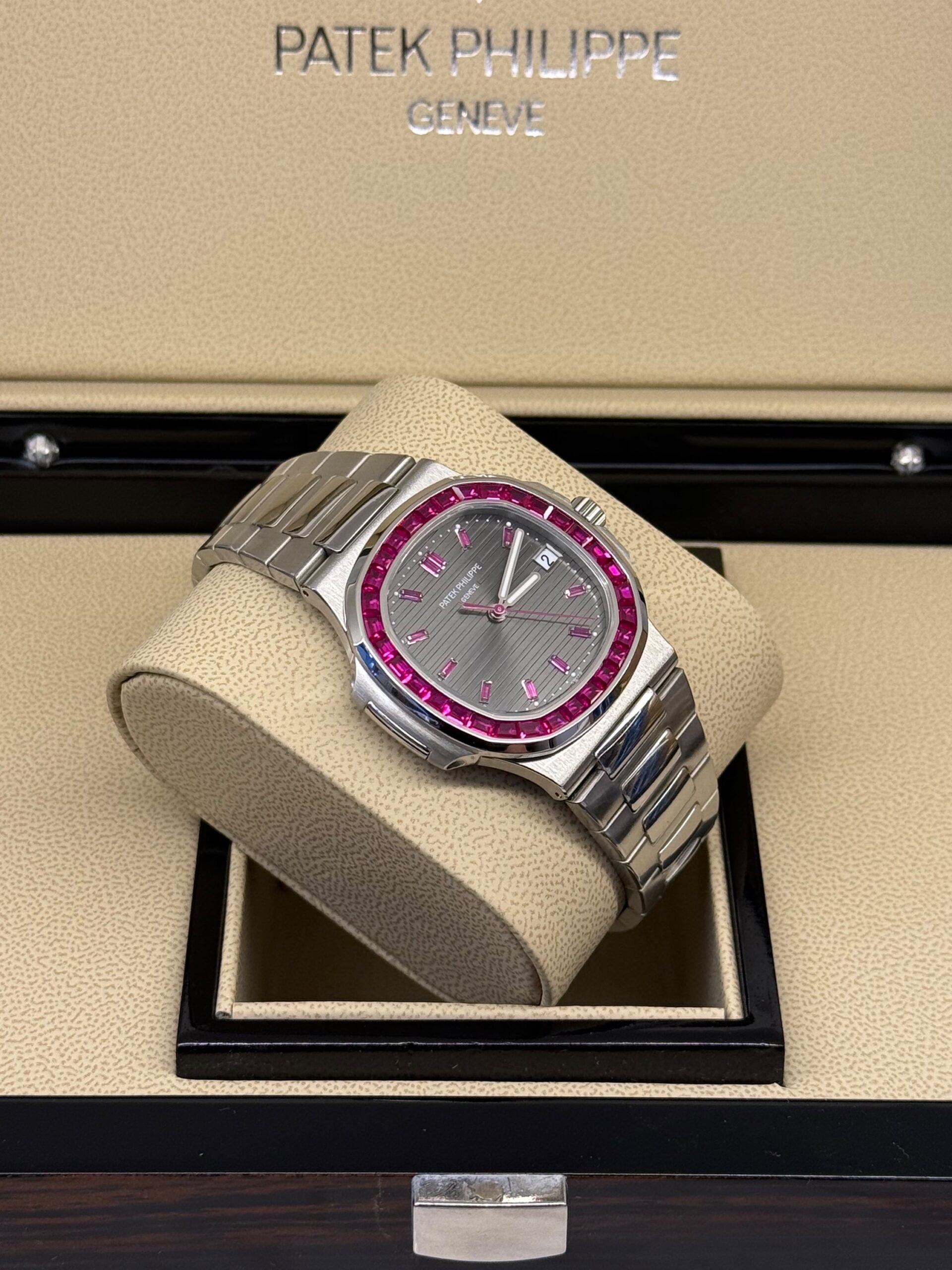 Patek Philippe Nautilus Ref. 5723/112R-001 - Image 2