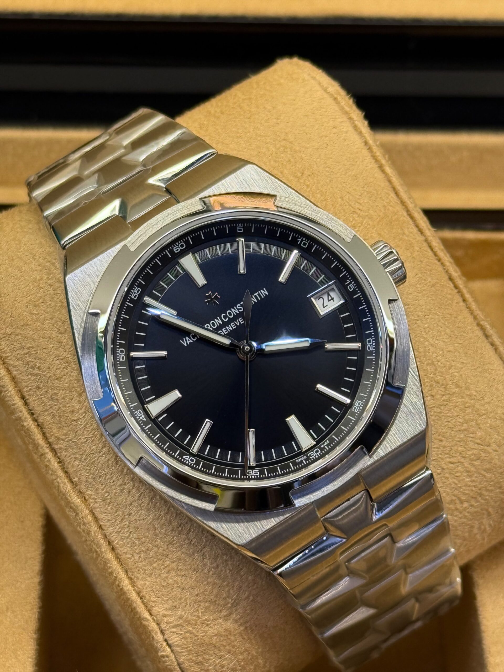 Vacheron Constantin Overseas 4500V - Image 2