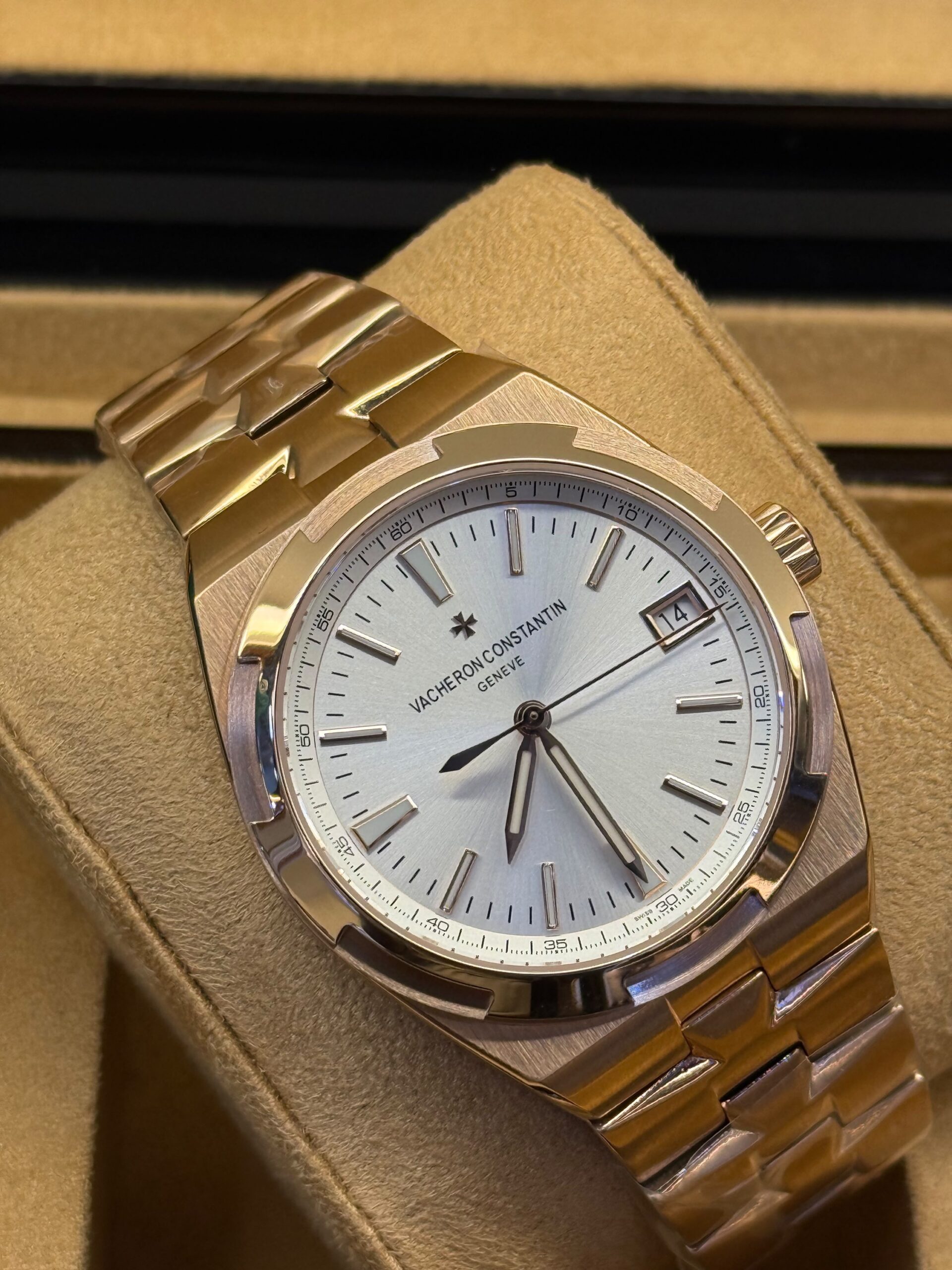 Vacheron Constantin Overseas 4500V - Image 4