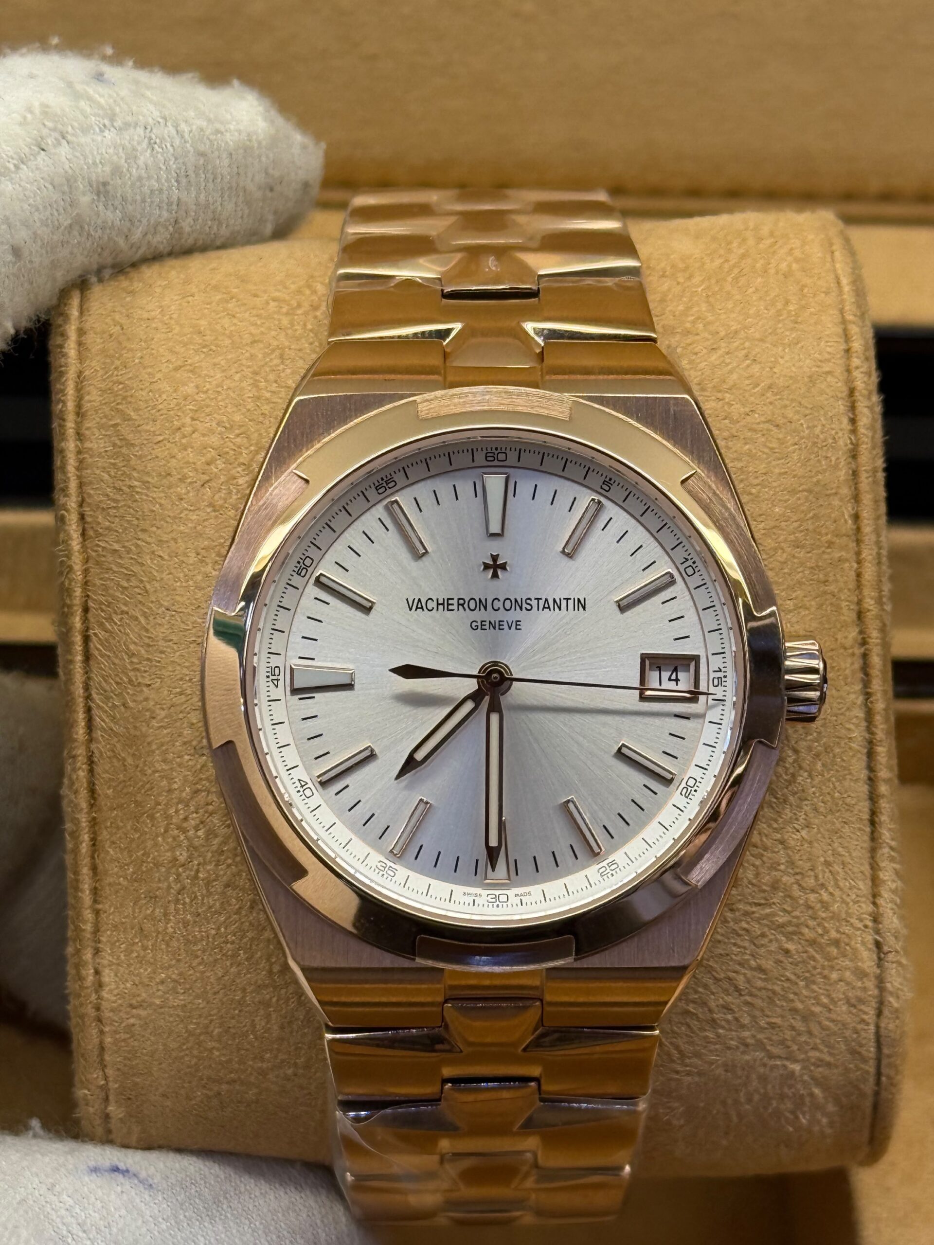 Vacheron Constantin Overseas 4500V - Image 3