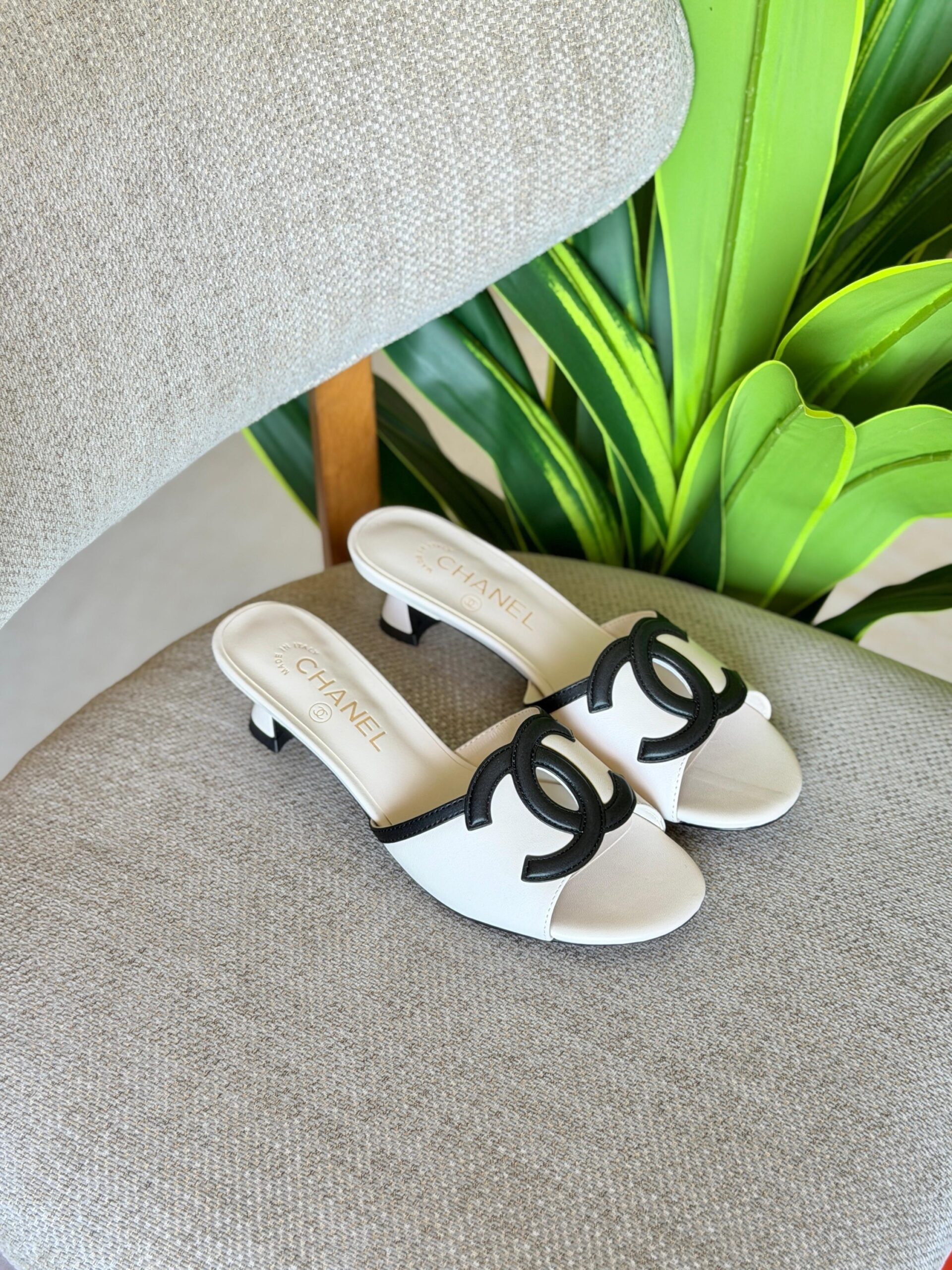 Chanel 26S kitten Heel Mules - Image 2