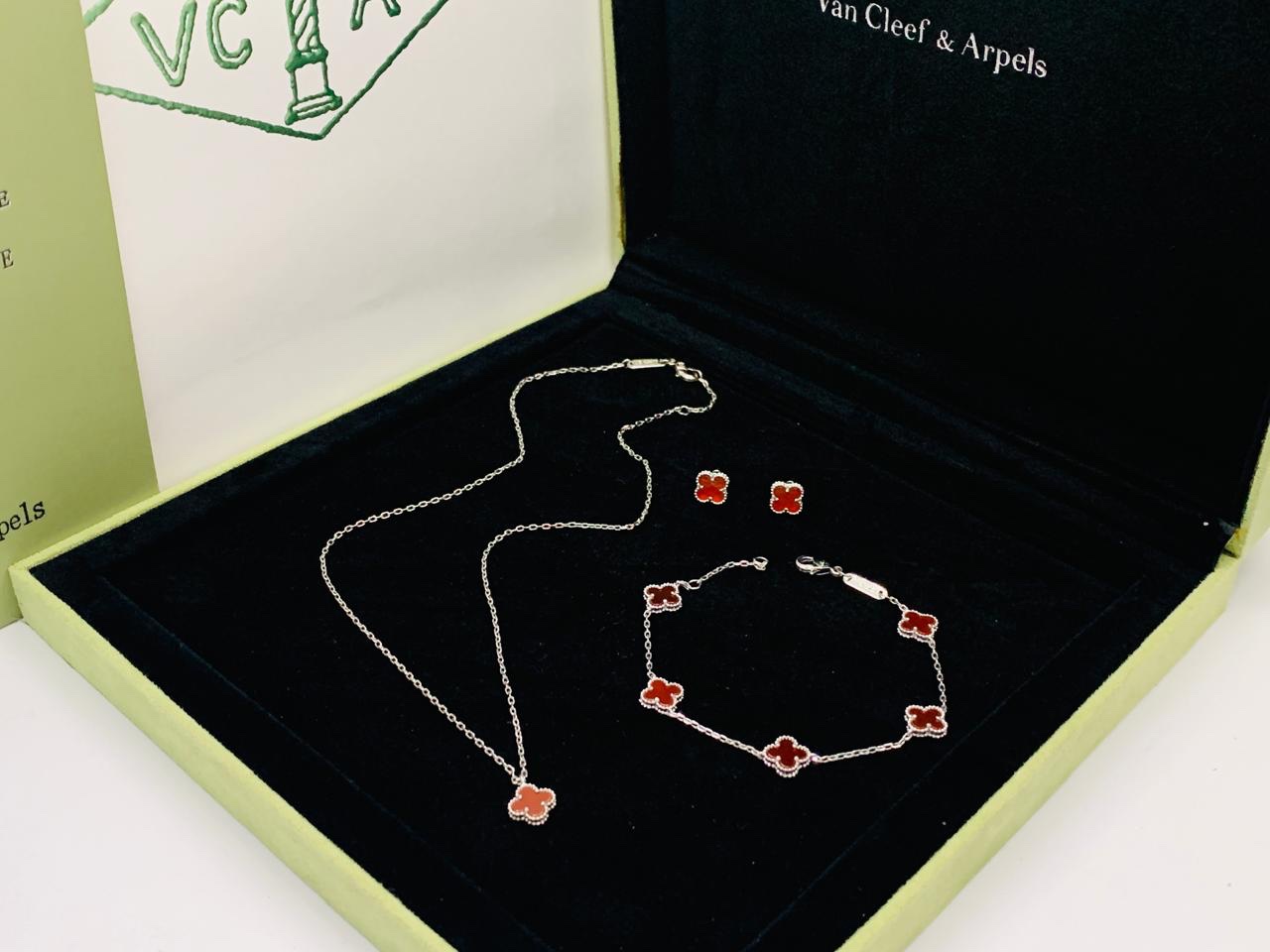 Van Cleef & Arpels jewelry Set