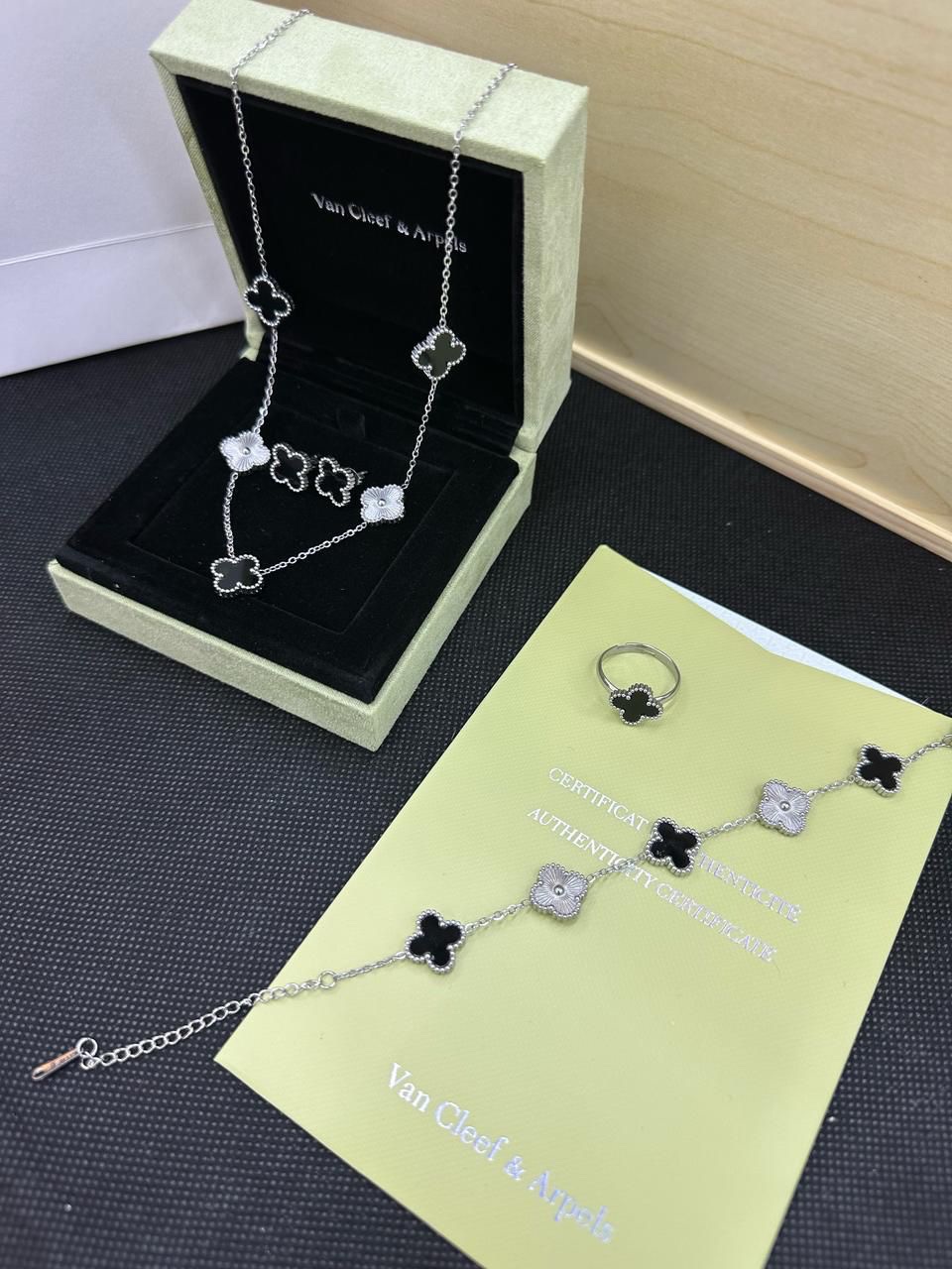 Van Cleef & Arpels Alhambra Collection - Image 6