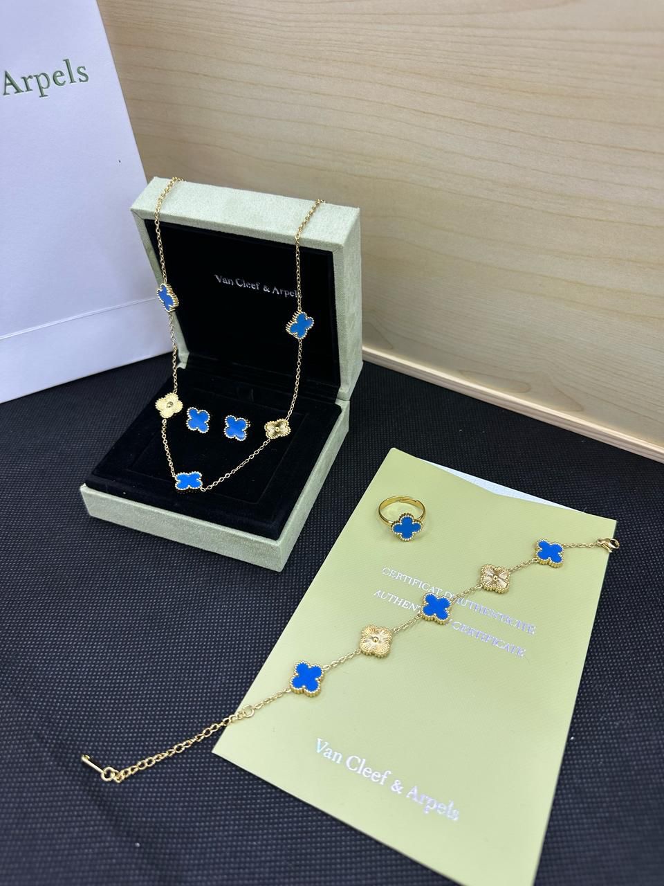 Van Cleef & Arpels Alhambra Collection - Image 4