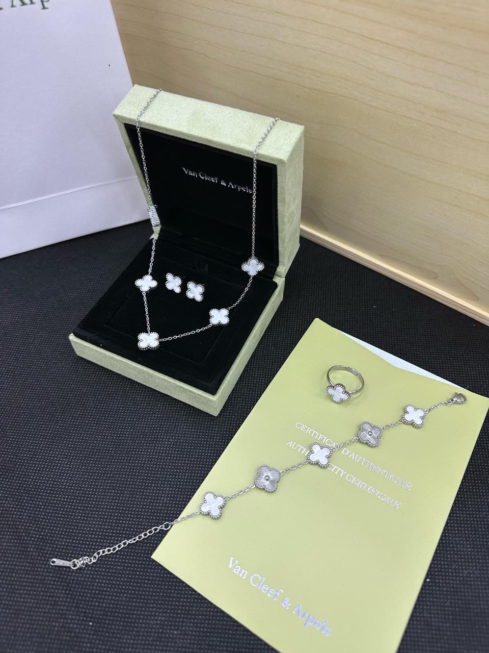 Van Cleef & Arpels Alhambra Collection - Image 9